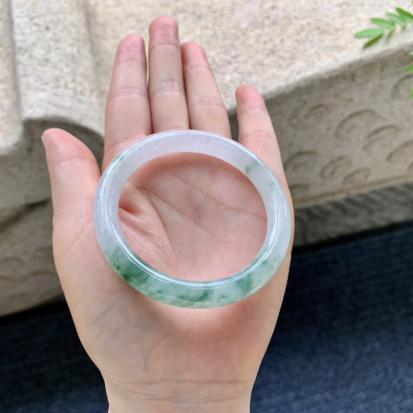 圆条50 51，圈口50.6/8/7.9，编码AD081806，糯冰飘花，水润，种老，细腻，打灯有棉