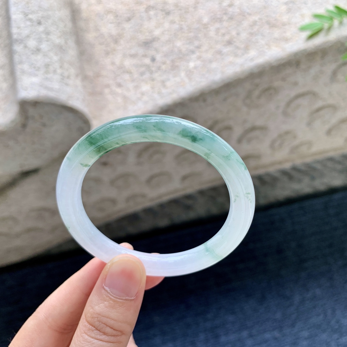 圆条50 51，圈口50.6/8/7.9，编码AD081806，糯冰飘花，水润，种老，细腻，打灯有棉线