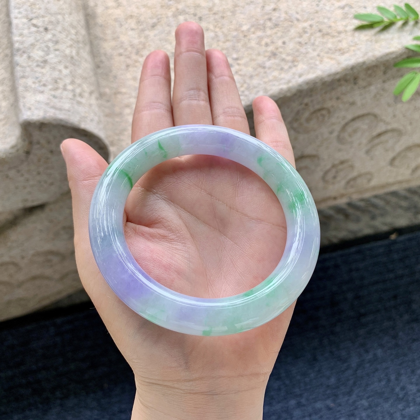 圆条60 61，圈口60.3/11.6/11.7，编码G9081841，糯冰椿彩，水润，种老，细腻，打灯有絮线