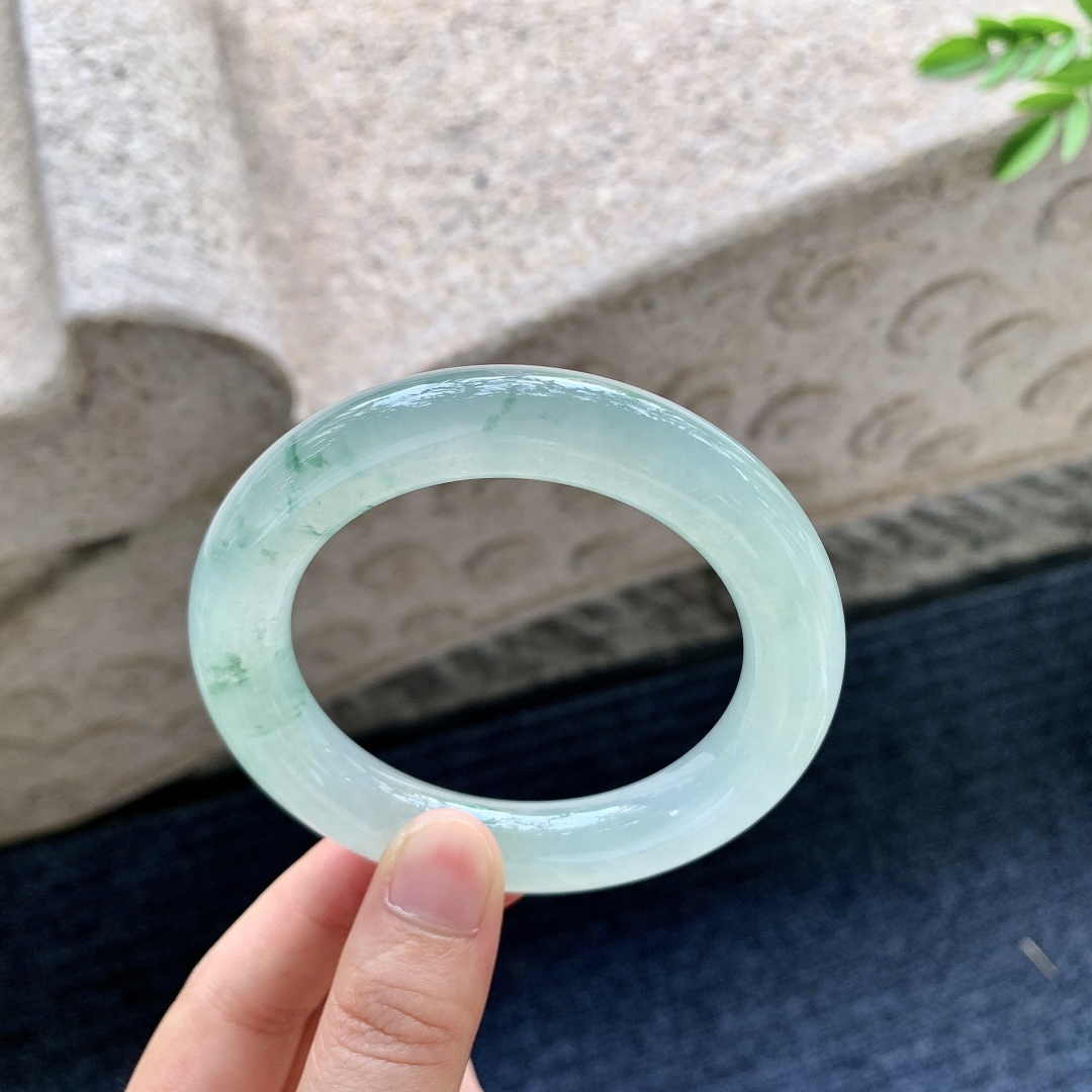 圆条54 55，圈口55/11.7/11.2，编码A1081622，冰晴底飘花，清透，水润，种老，细腻，打灯有絮线
