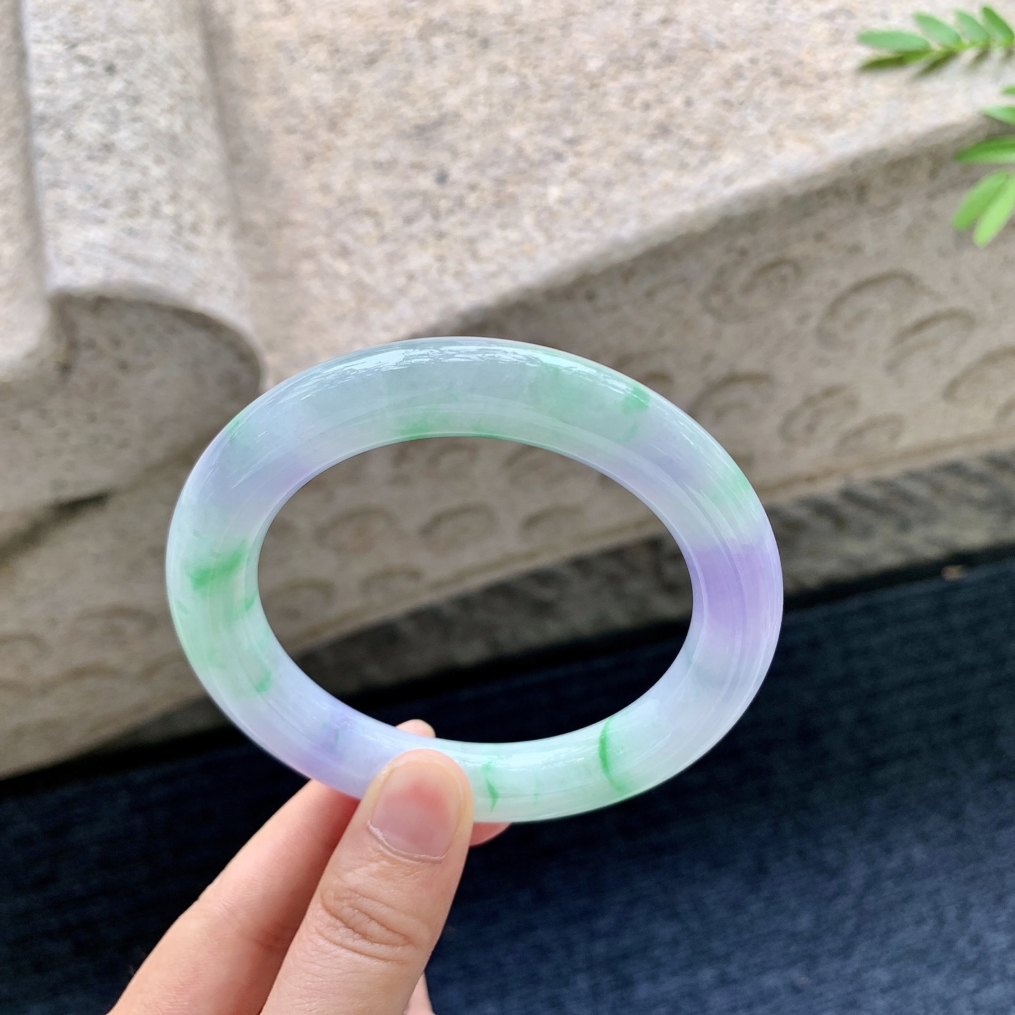 圆条60 61，圈口60.3/11.6/11.7，编码G9081841，糯冰椿彩，水润，种老，细腻，打灯有絮线