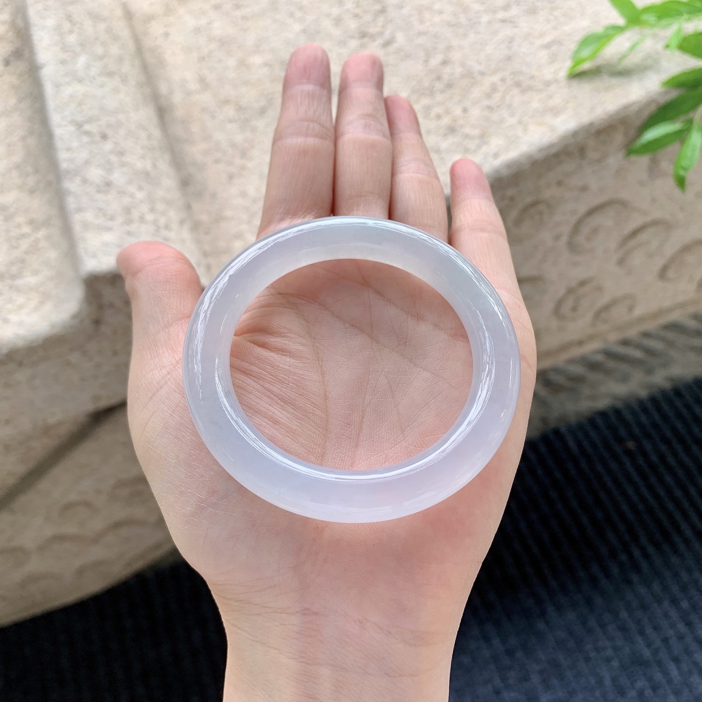圆条50 51，圈口51.1/9.8/9.6，编码C5081764，冰种，清透，水润，种老，细腻，有棉纹。