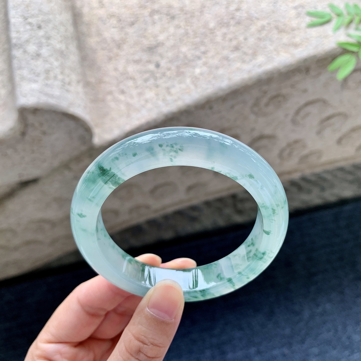 正圈55 56，圈口56.2/12.8/9.5，编码W6081725，冰飘花，清透，水润，种老，细腻，无裂。
