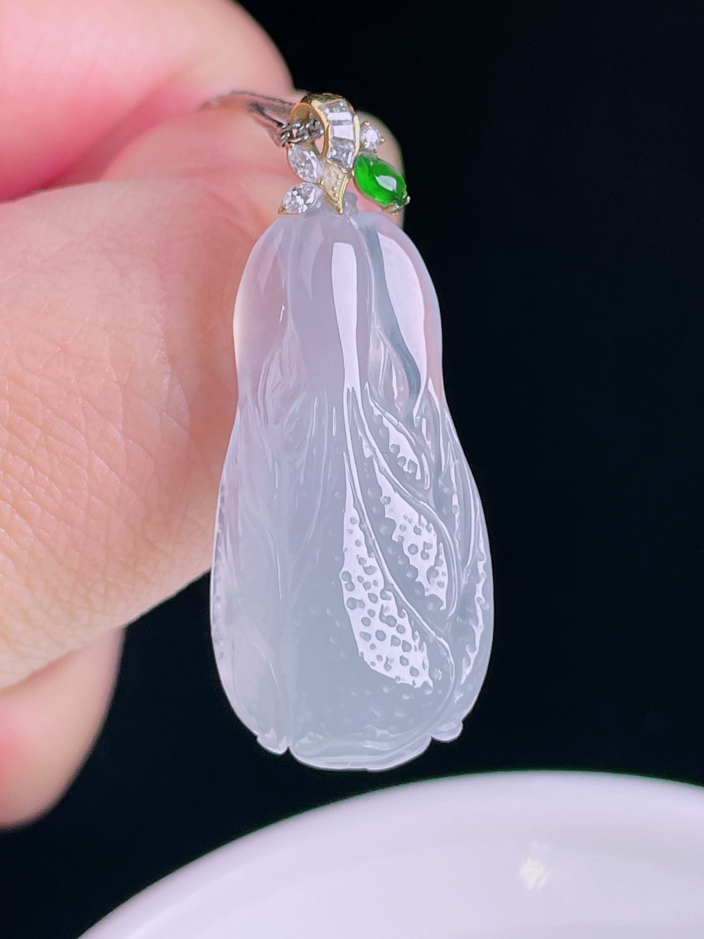 高冰白菜百财，18k金镶嵌，老种起光，细底通透，尺寸：37.3裸石31.6/15.7/9.8mm0818