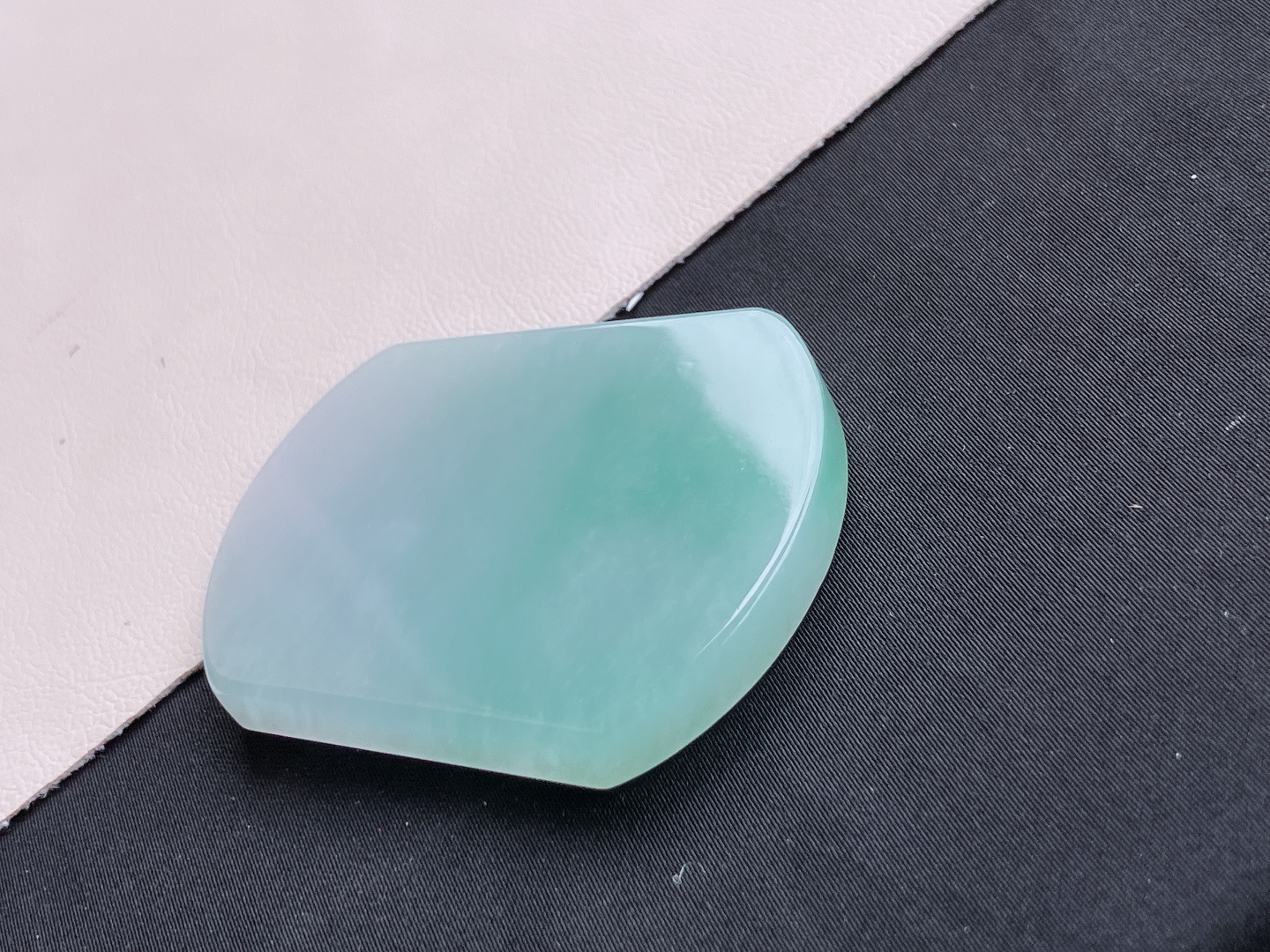 底色平安牌，简约时尚，尺寸53/41.8/6/自然光实拍