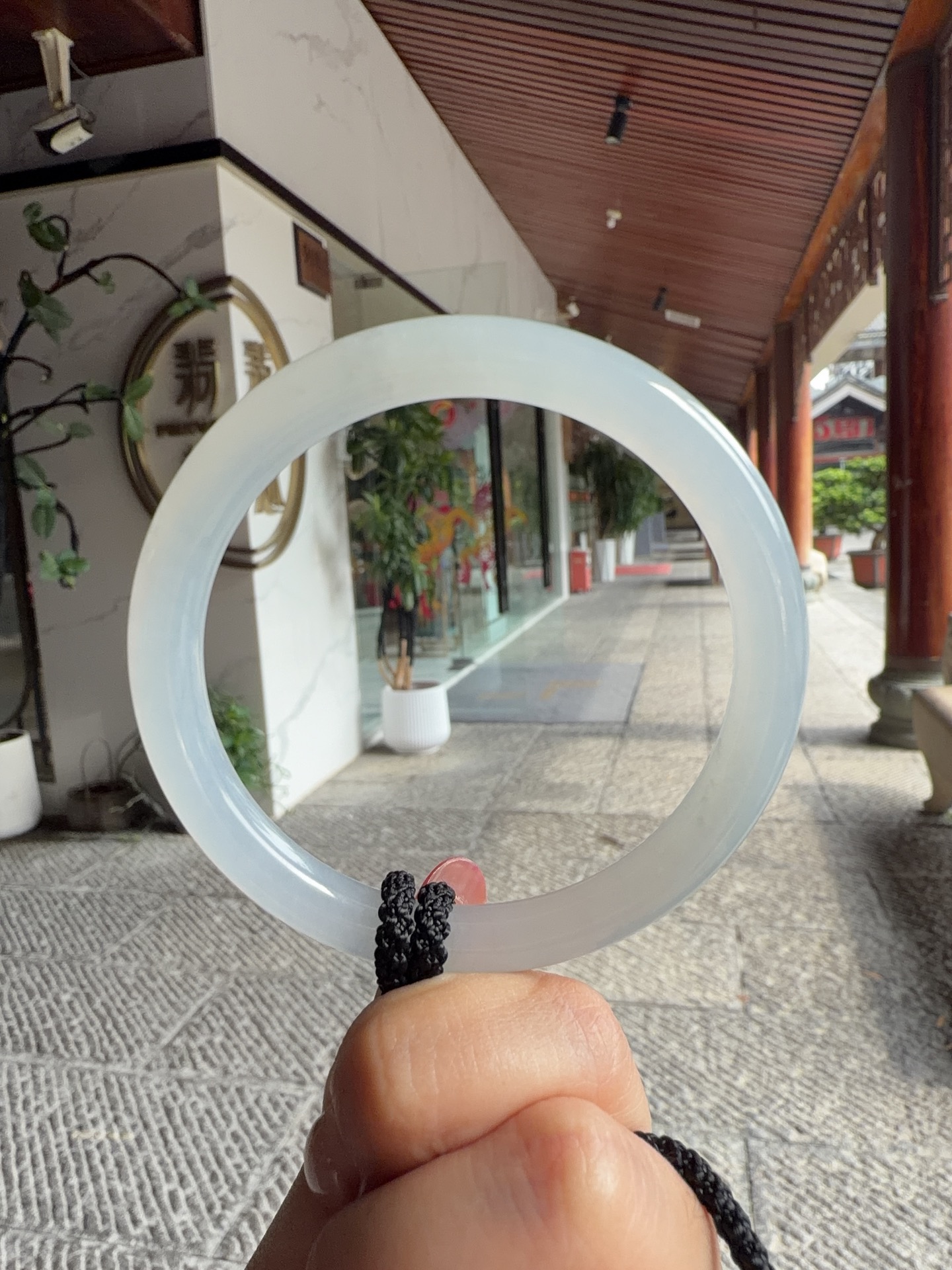 手镯圆条56 57，圈口56.1-8.3-7.3，编码0818P11，冰种白冰，晶莹剔透，水润，种老，无裂