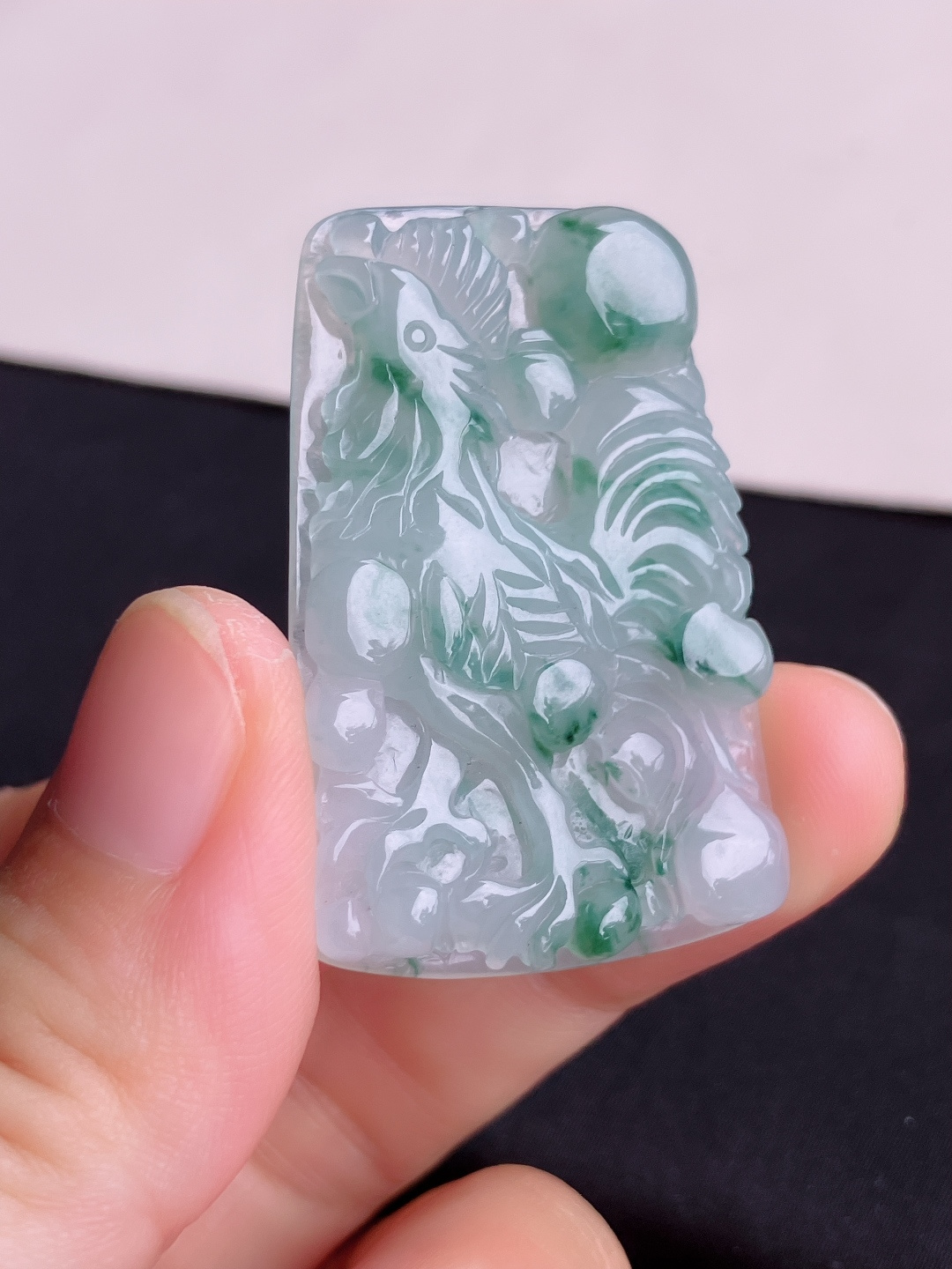 冰飘花生肖鸡牌，晶莹剔透，尺寸43/28.3/5/自然光实拍