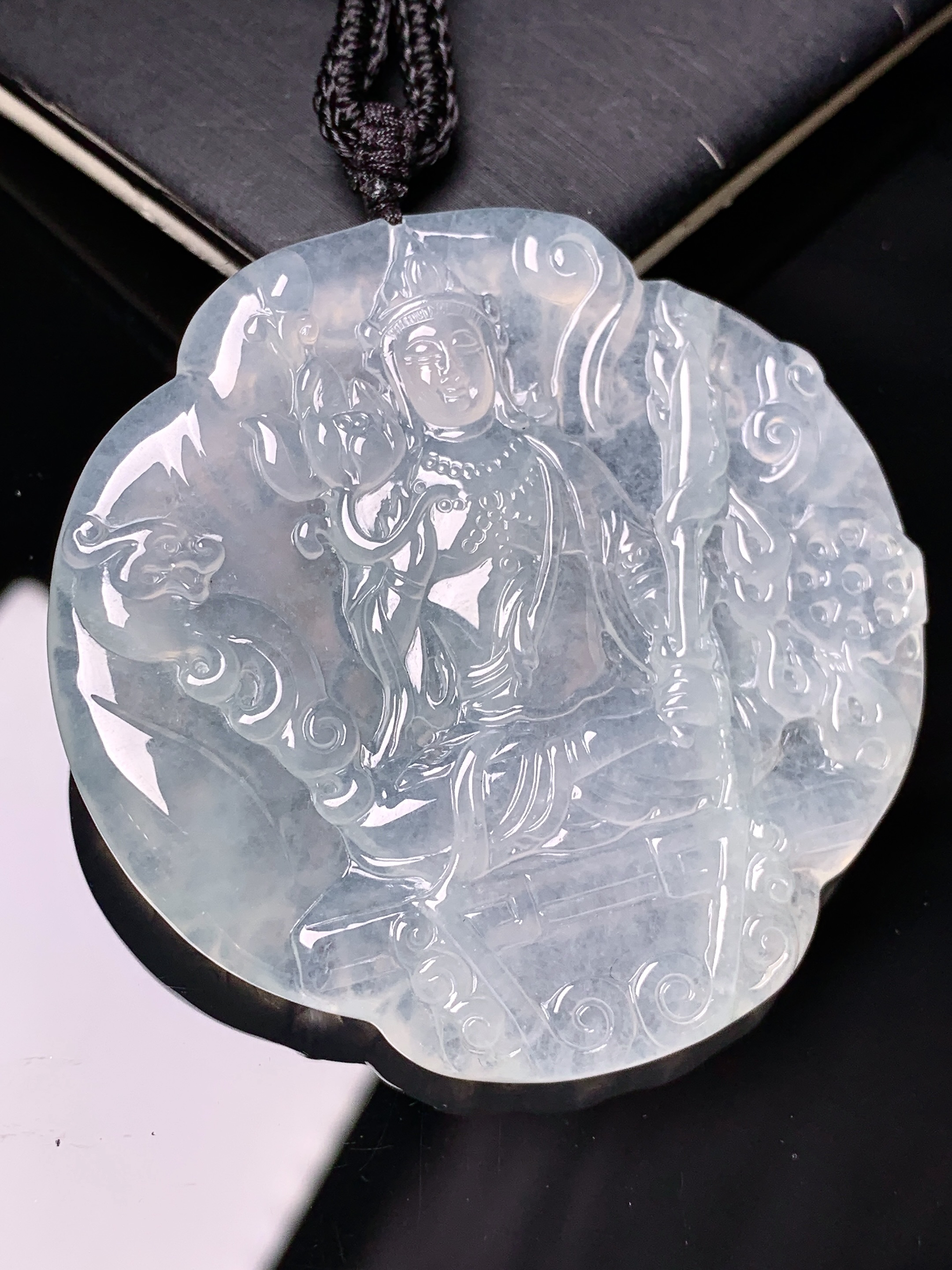 冰种度母观音吊坠 玉质细腻 色泽艳丽清新 水润亮眼 整体尺寸50*5.3 x3
