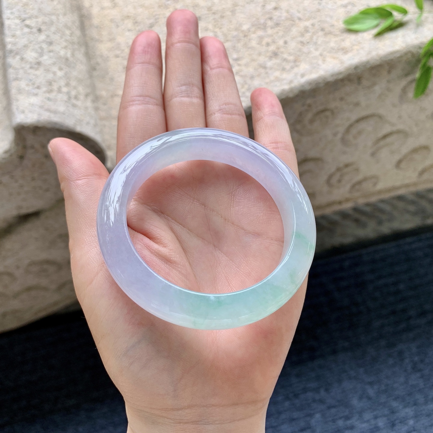 正圈53 54，圈口53.3/11.6/9.2，编码GJ081944，糯冰椿彩，水润，种老，细腻，打灯有有絮线