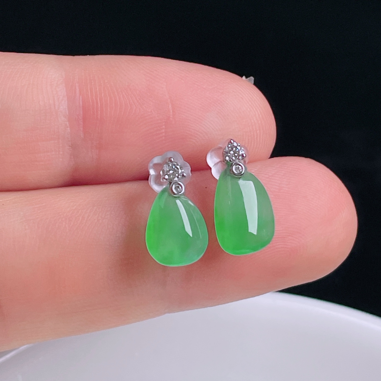 ️冰绿耳钉，18k金镶嵌，老种起光，细底通透，尺寸：裸石11.4/7.3/3.7mm0818