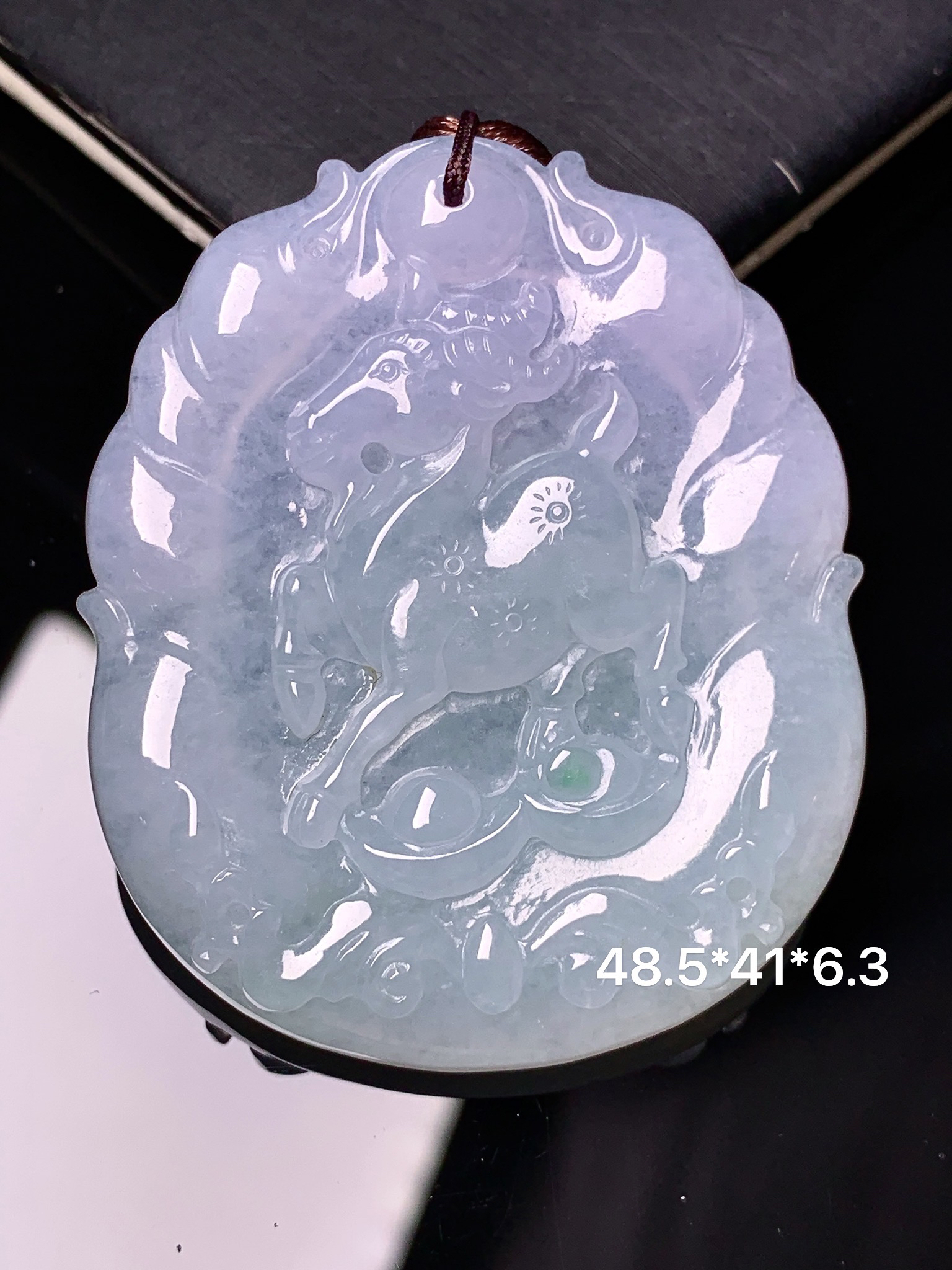 冰种生肖羊吊坠 玉质细腻 色泽艳丽清新 水润亮眼 整体尺寸48.5*41*6.3 b2