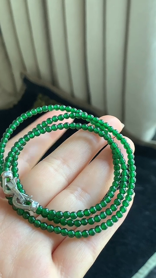 ️天然翡翠，冰绿细腻珠链，尺寸3.2 az815