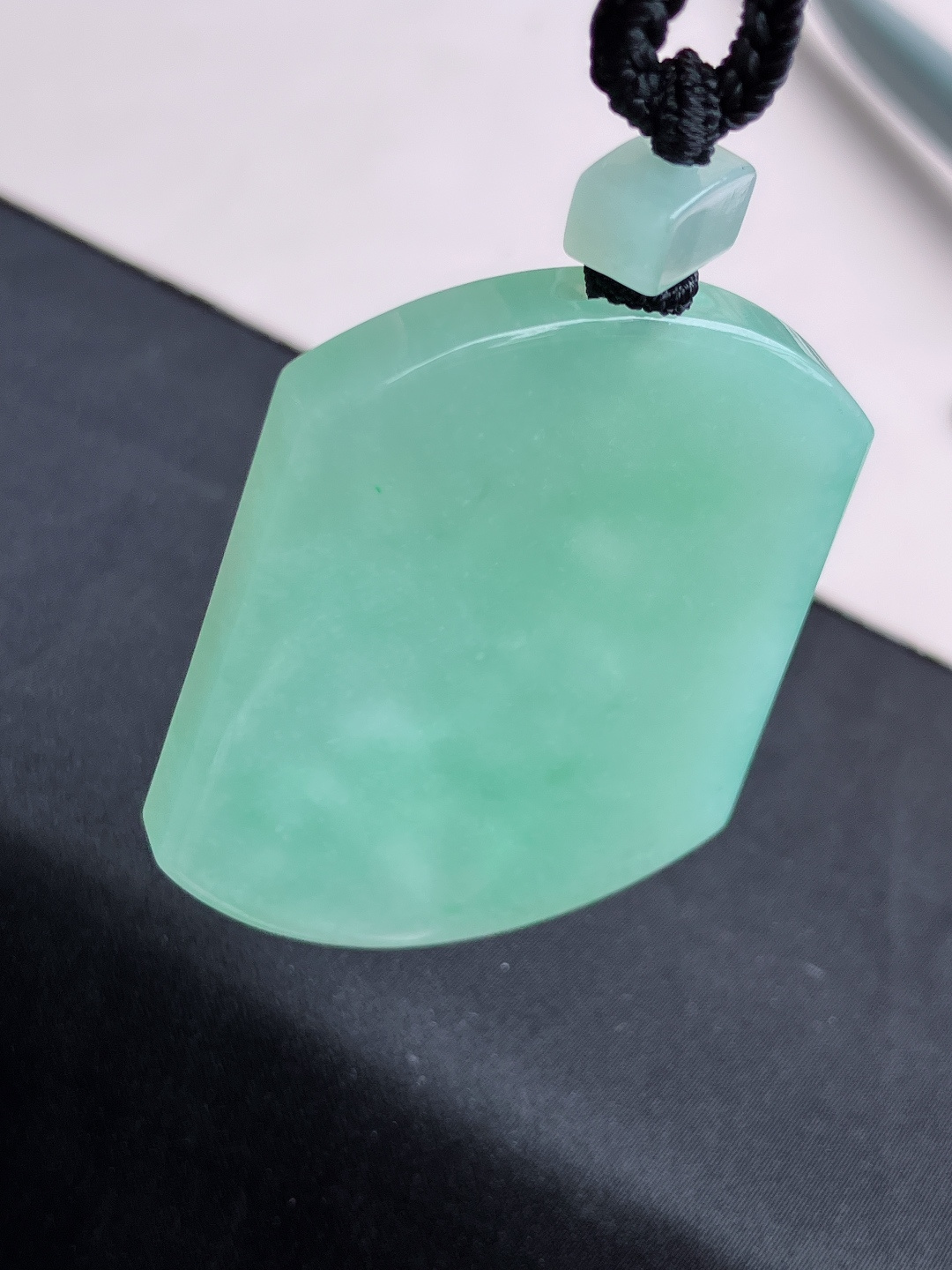 甜绿平安牌，简约时尚，尺寸52/41.6/5.8/自然光实拍