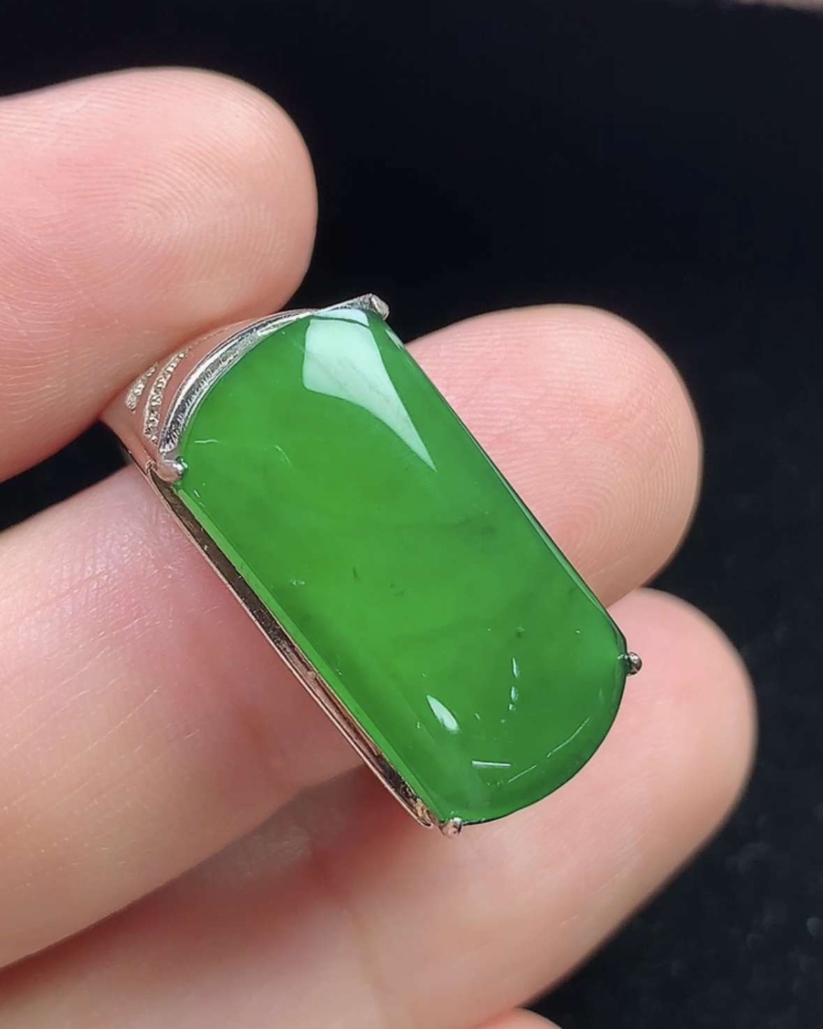 秒杀，银镶满绿马鞍戒指，尺寸20.8-10.2-2.0mm