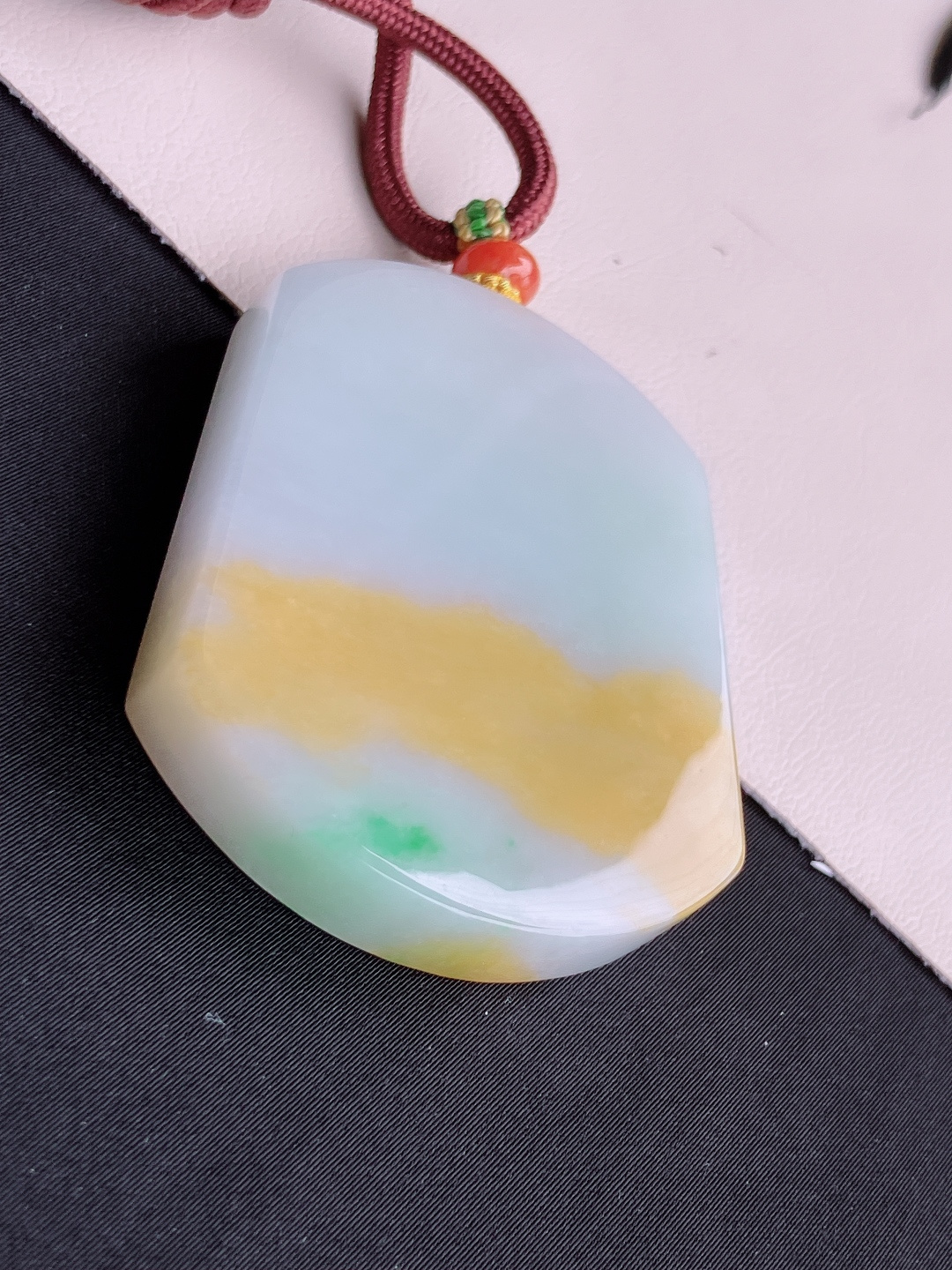 三彩平安牌，简约大气，尺寸55.6/46/9.3/自然光实拍