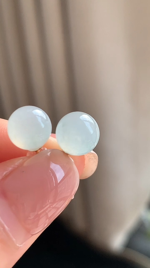 天然翡翠，冰珠子耳钉18k金，尺寸8 zq815