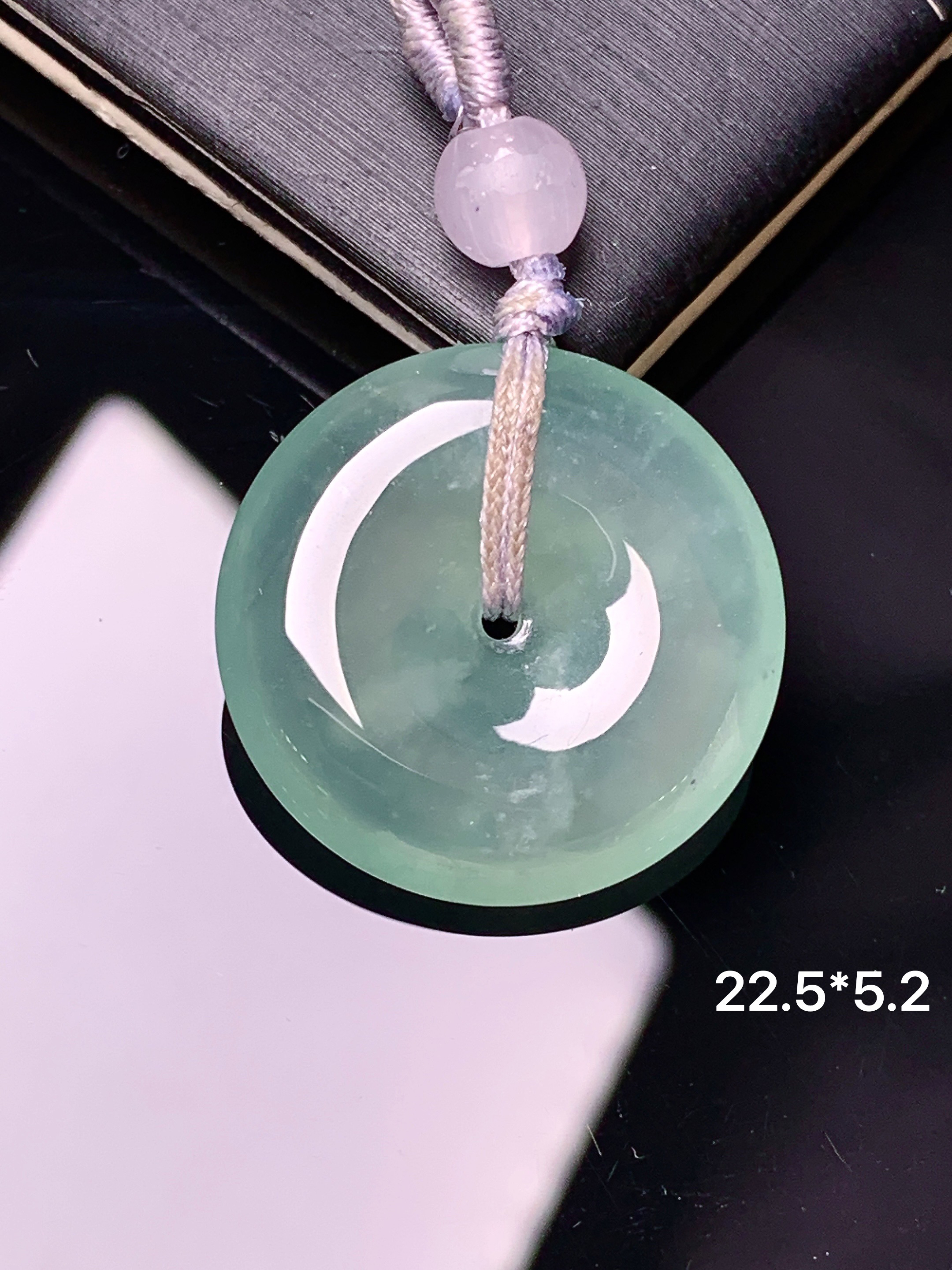 冰种平安扣吊坠 玉质细腻 色泽艳丽清新 水润亮眼 整体尺寸22.5*5.2 a8
