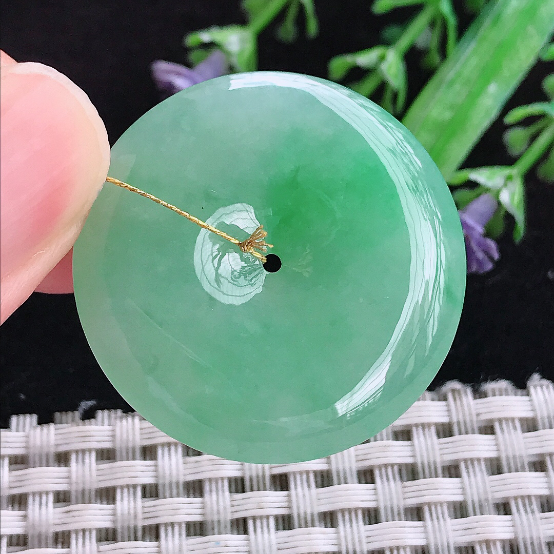 实拍A货翡翠32.9/6.1老坑冰润起胶苹果绿吊坠翡翠玉挂件