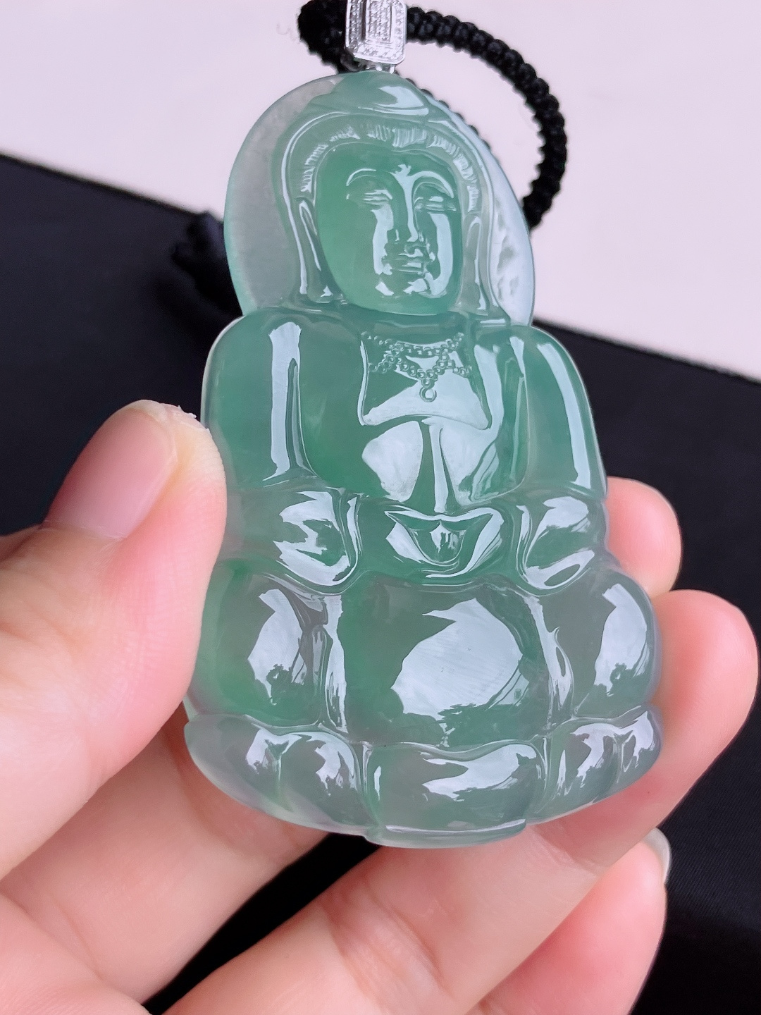 底色大观音，晶莹剔透，面容慈祥，尺寸69.8/43/7/自然光实拍