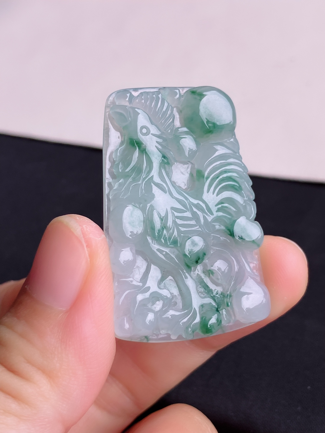 冰飘花生肖鸡牌，晶莹剔透，尺寸43/28.3/5/自然光实拍