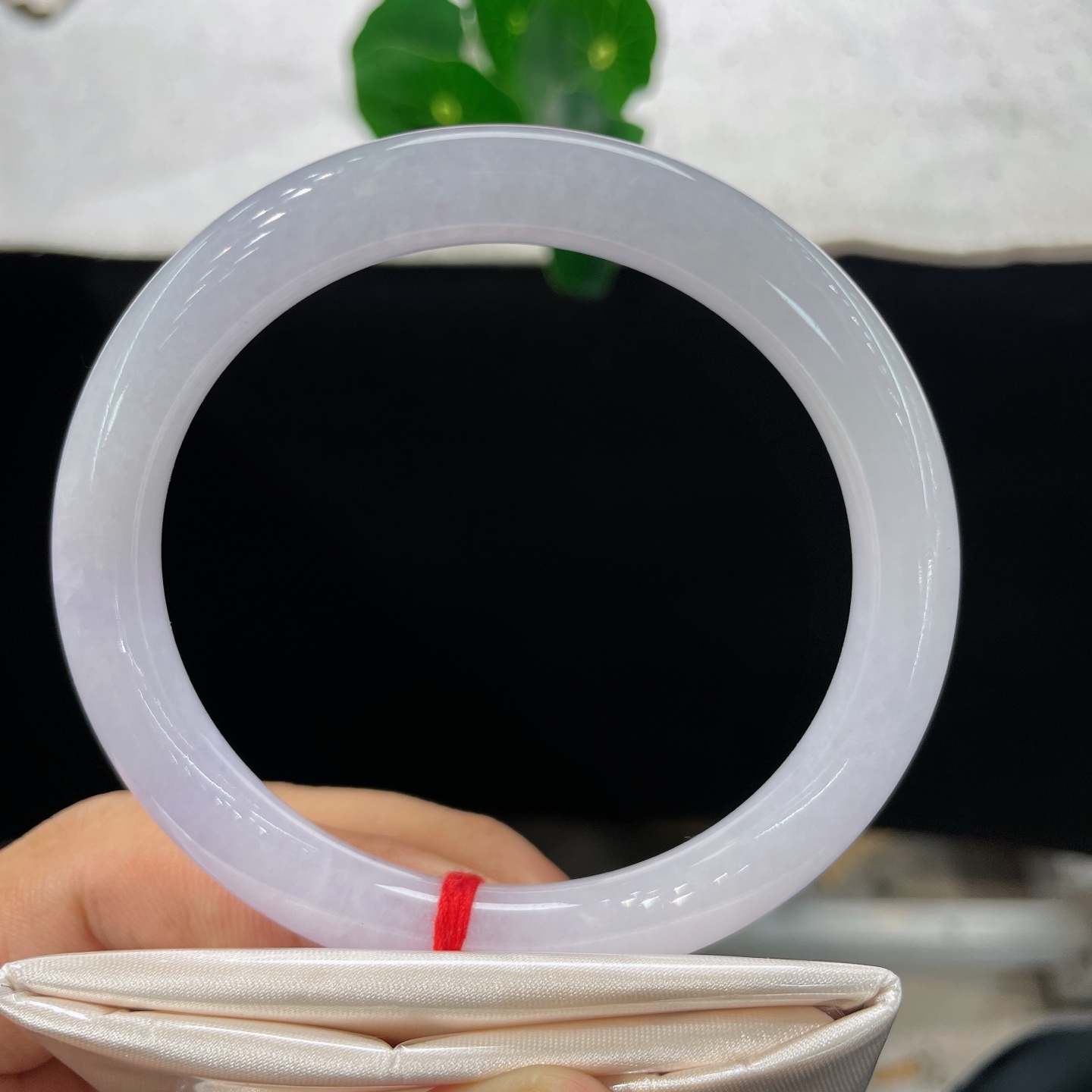 翡翠手镯 圈口60/9.1，冰紫美人镯，61/62可戴，淡淡紫罗兰柔光萦绕腕间，清浅温柔，微棉