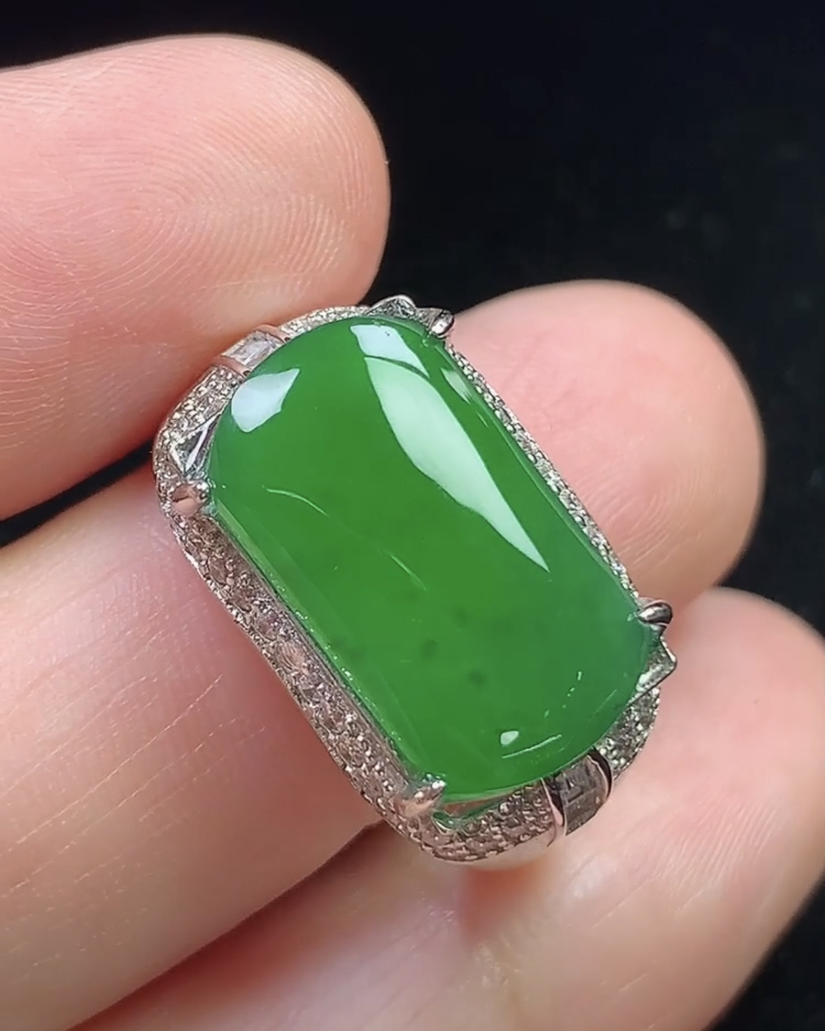 秒杀，银镶满绿马鞍戒指，尺寸16.4-8.8-2.2mm，