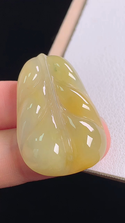 黄翡叶子，无裂，尺寸:30.5-20.6-6.2mm 14