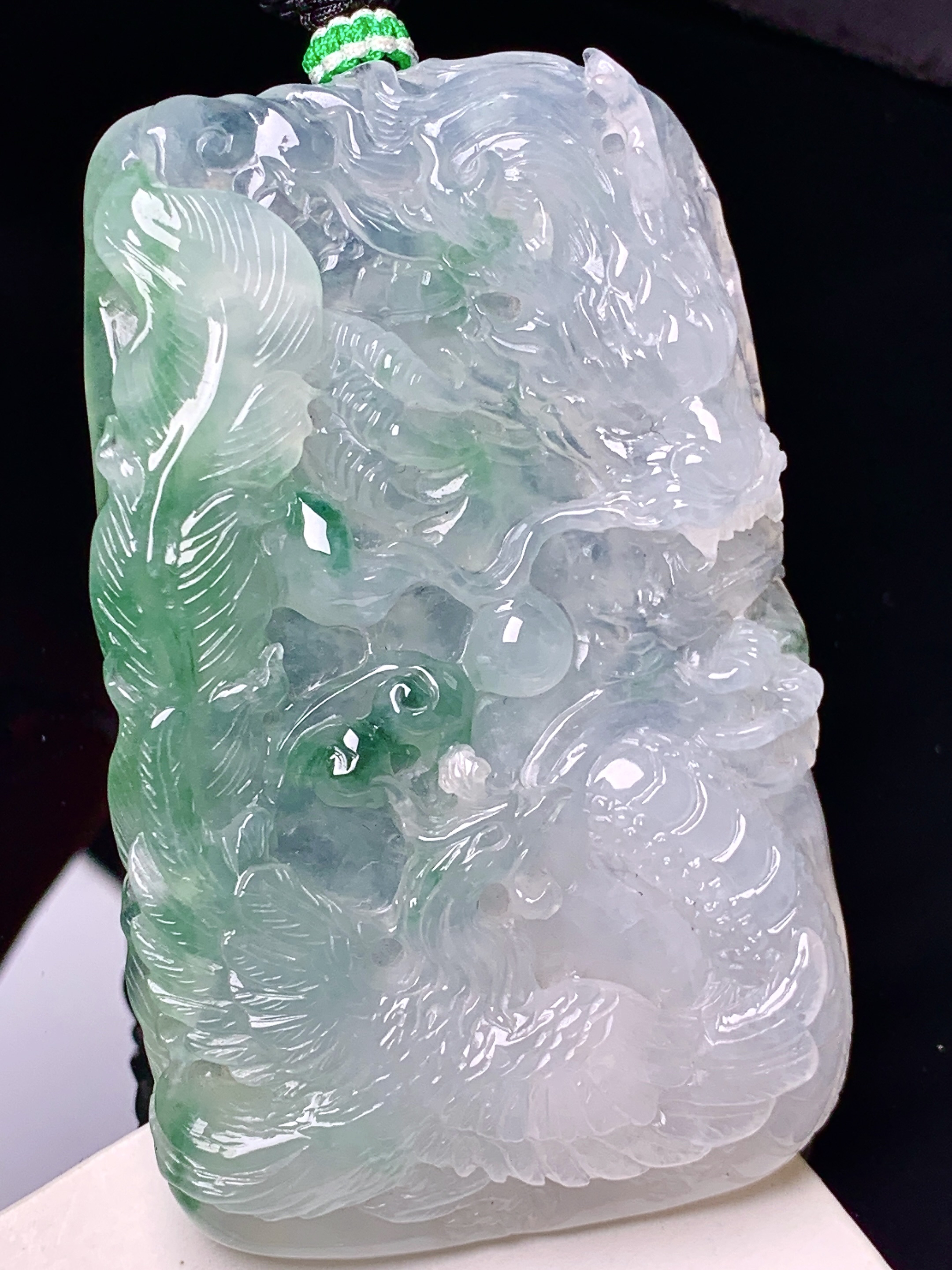 飘绿龙凤呈祥牌吊坠 玉质细腻 色泽艳丽清新 水润亮眼 整体尺寸64*39.5*9.2 a5