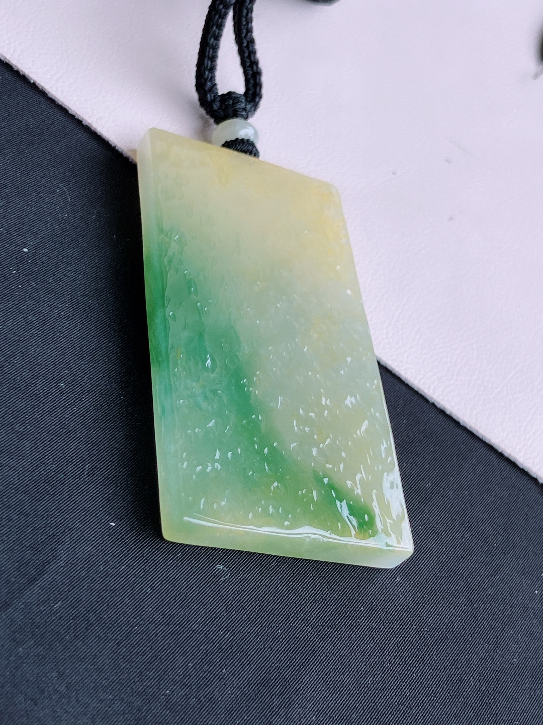 ️三彩平安牌，简约时尚，尺寸61.8/32.6/5/自然光实拍