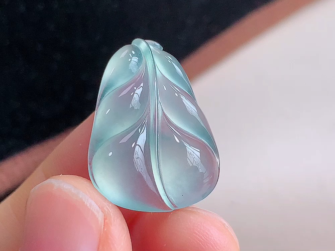 ️ 叶子，尺寸24.2-17.3-4.6mm，包A附证书