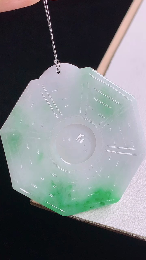 ️冰飘绿八卦牌，无裂，尺寸:50.8-48.2-6.3mm 13