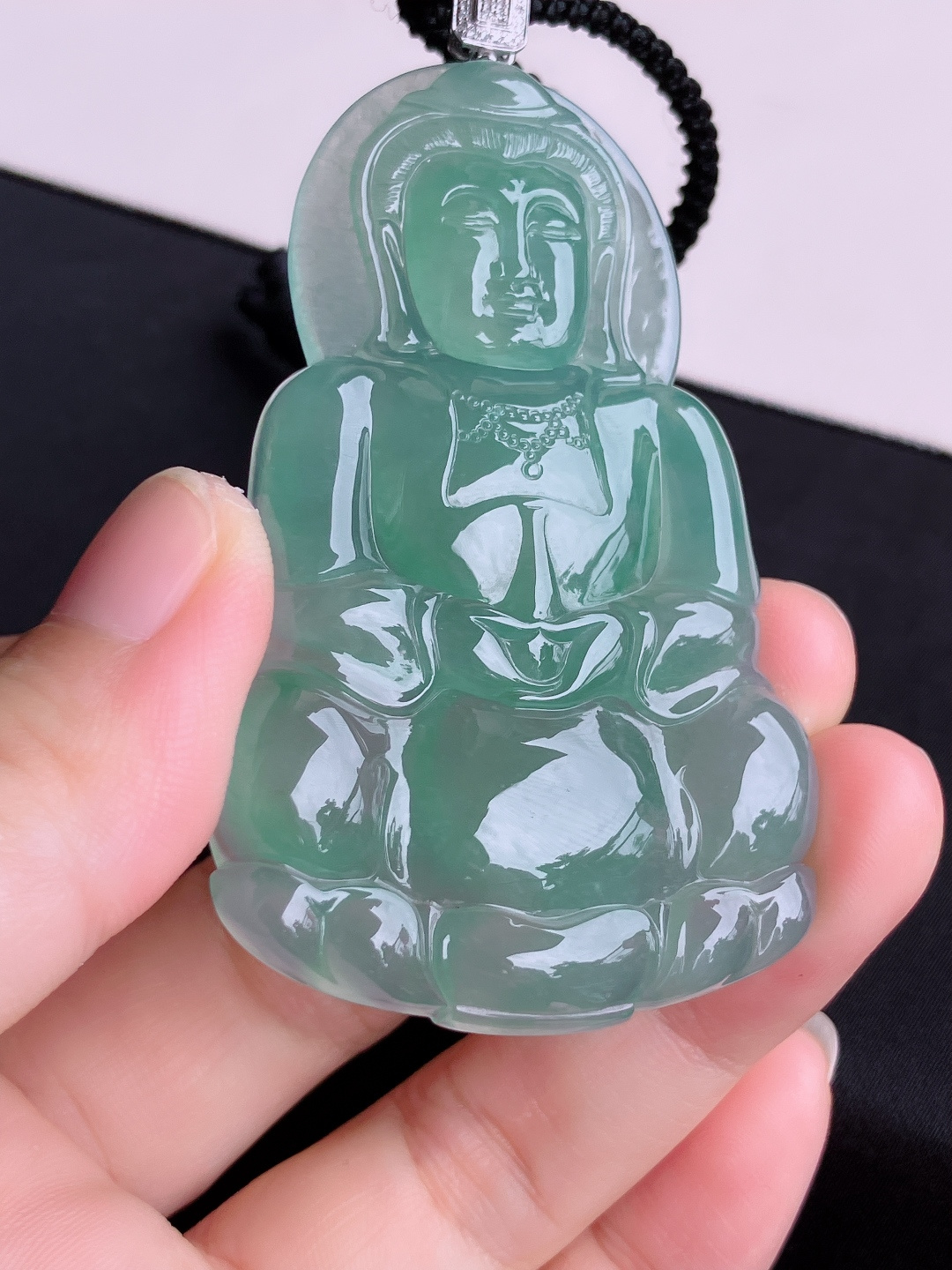 底色大观音，晶莹剔透，面容慈祥，尺寸69.8/43/7/自然光实拍
