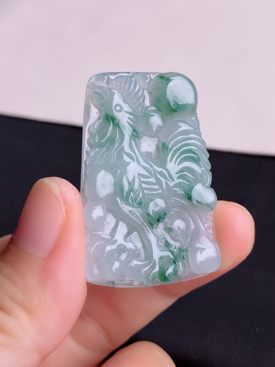 冰飘花生肖鸡牌，晶莹剔透，尺寸43/28.3/5/自然光实拍