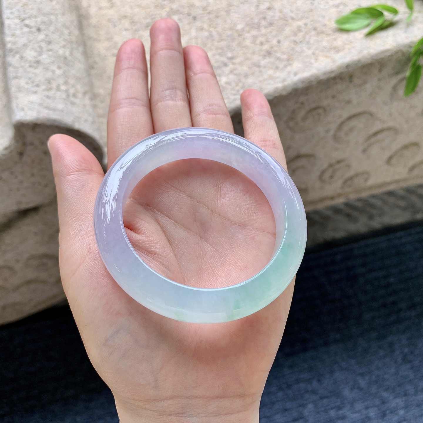 正圈53 54，圈口53.3/11.6/9.2，编码GJ081944，糯冰椿彩，水润，种老，细腻，打灯有有絮线