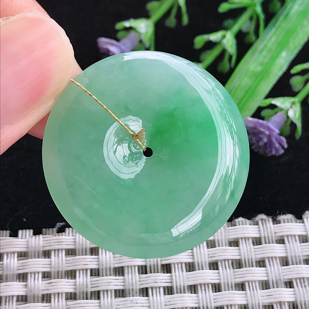 实拍A货翡翠32.9/6.1老坑冰润起胶苹果绿吊坠翡翠玉挂件
