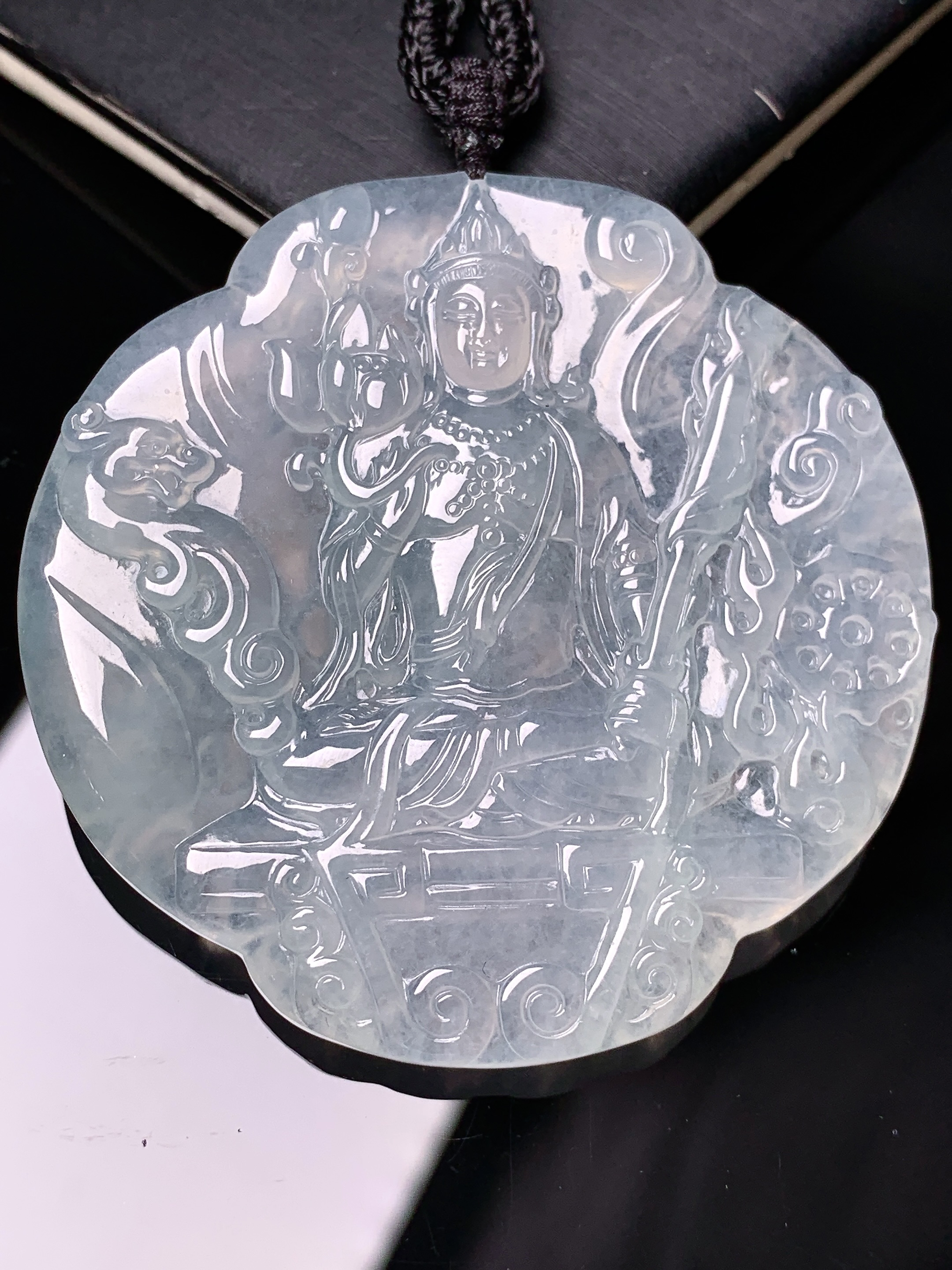冰种度母观音吊坠 玉质细腻 色泽艳丽清新 水润亮眼 整体尺寸50*5.3 x3