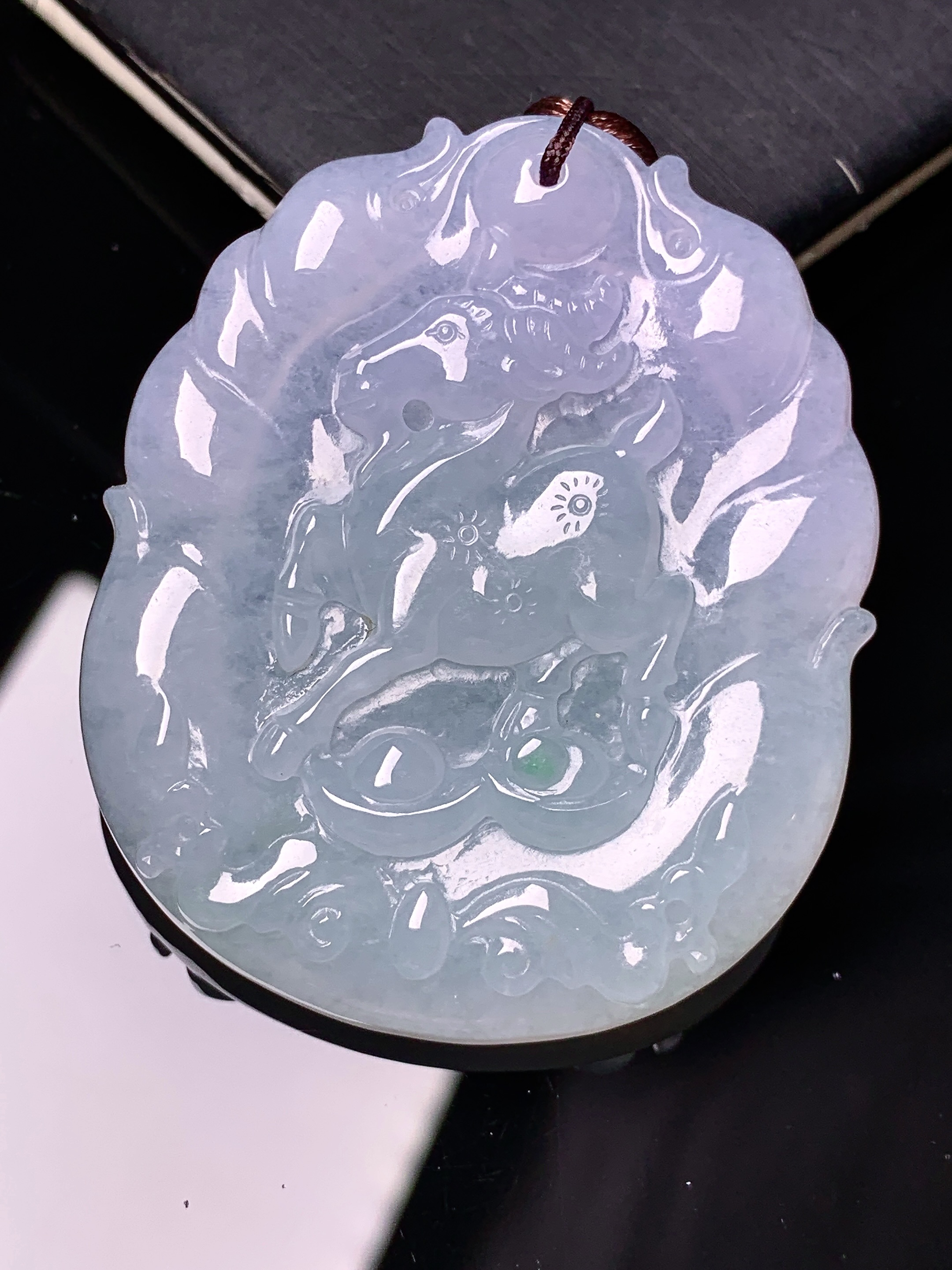 冰种生肖羊吊坠 玉质细腻 色泽艳丽清新 水润亮眼 整体尺寸48.5*41*6.3 b2