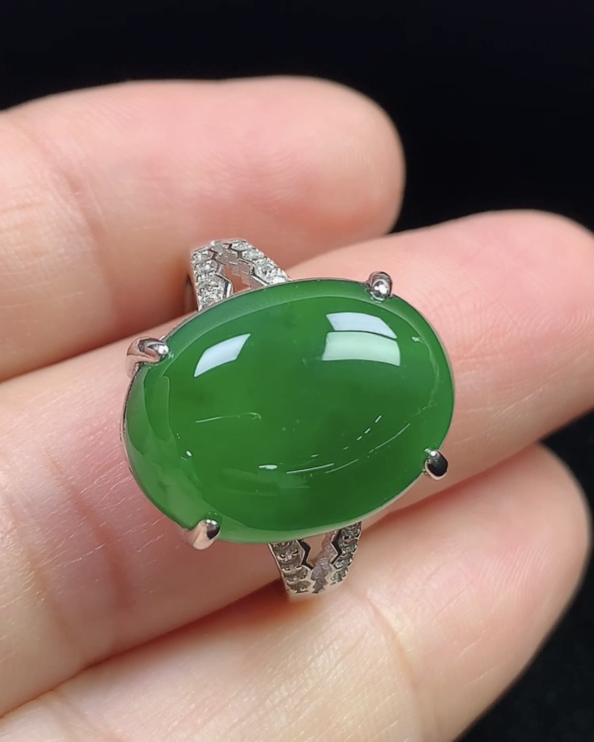 秒杀，银镶满绿大蛋面戒指，尺寸17.6-13-4.8mm