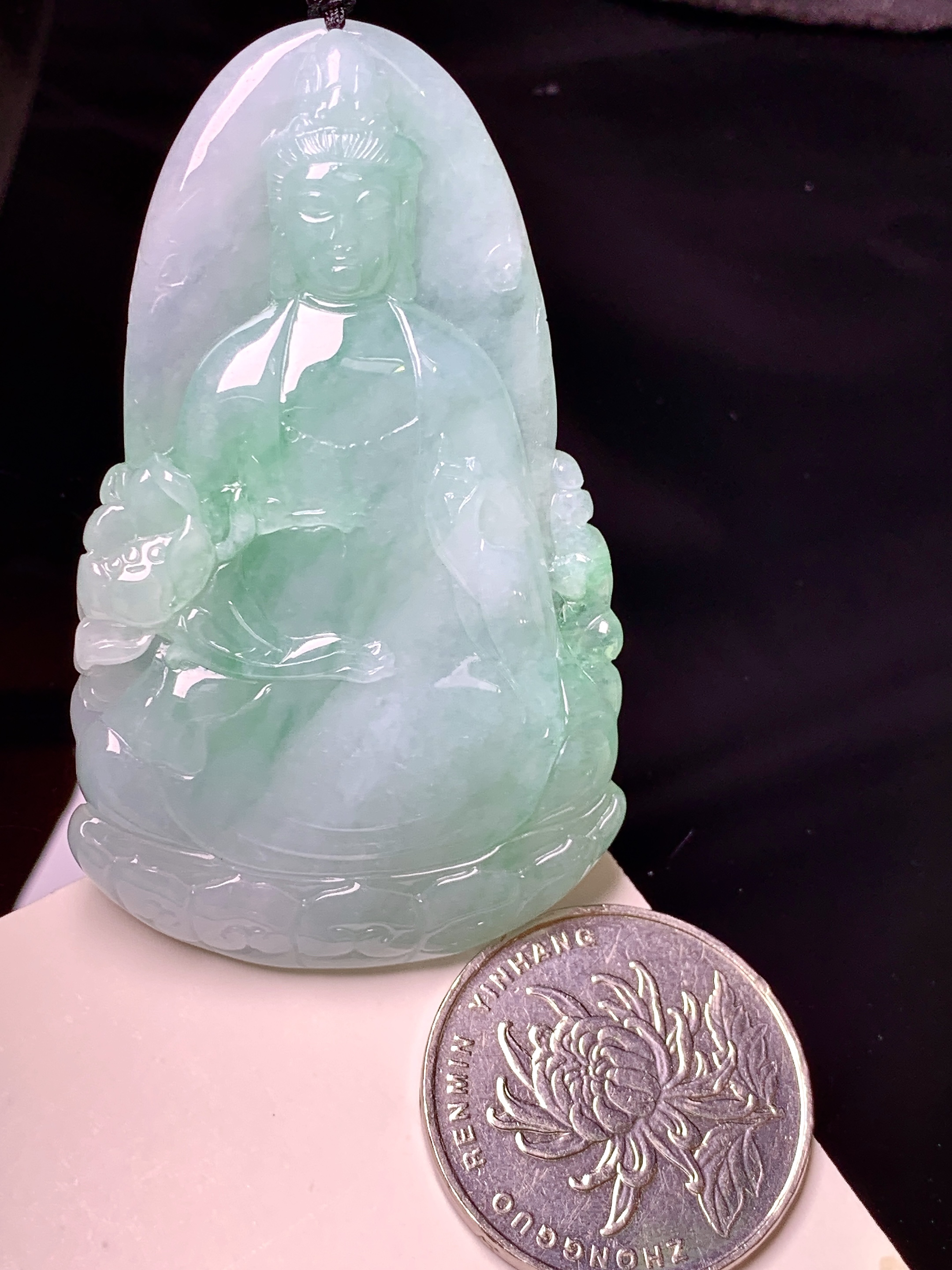 飘绿观音菩萨吊坠 玉质细腻 色泽艳丽清新 水润亮眼 整体尺寸59*35.5*5.6 x3