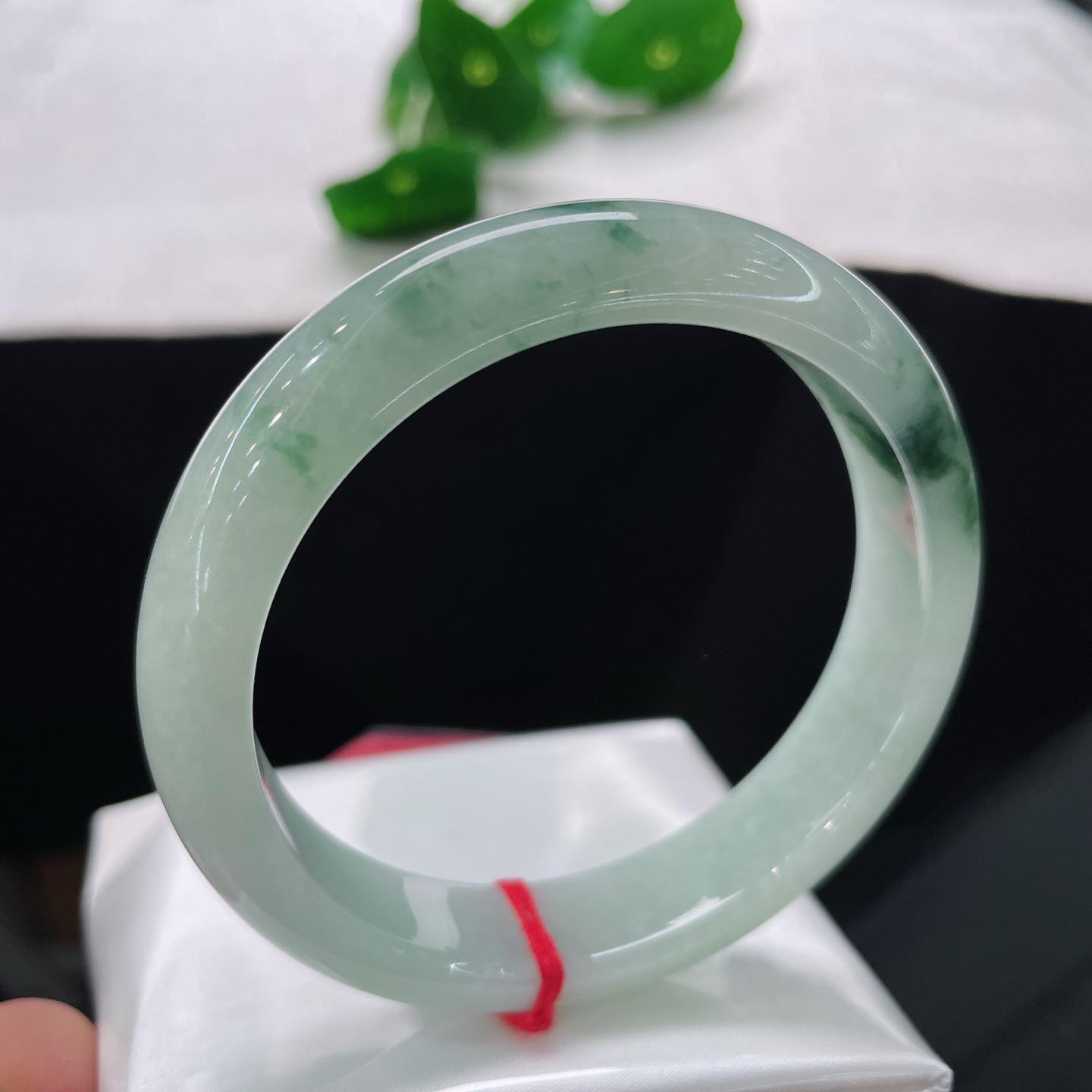 天然翡翠手镯，圈口57.6/12.6/7.8，冰飘花蓝绿花正圈，57/58可戴，玉润无声，翠影随行