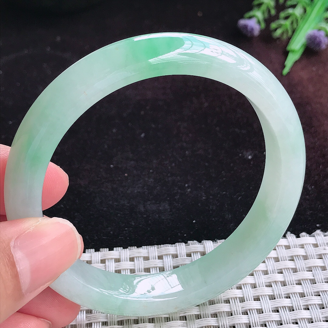 实拍A货翡翠59/11.8/8.3老坑冰润飘翠绿手镯天然玉镯平安镯女款
