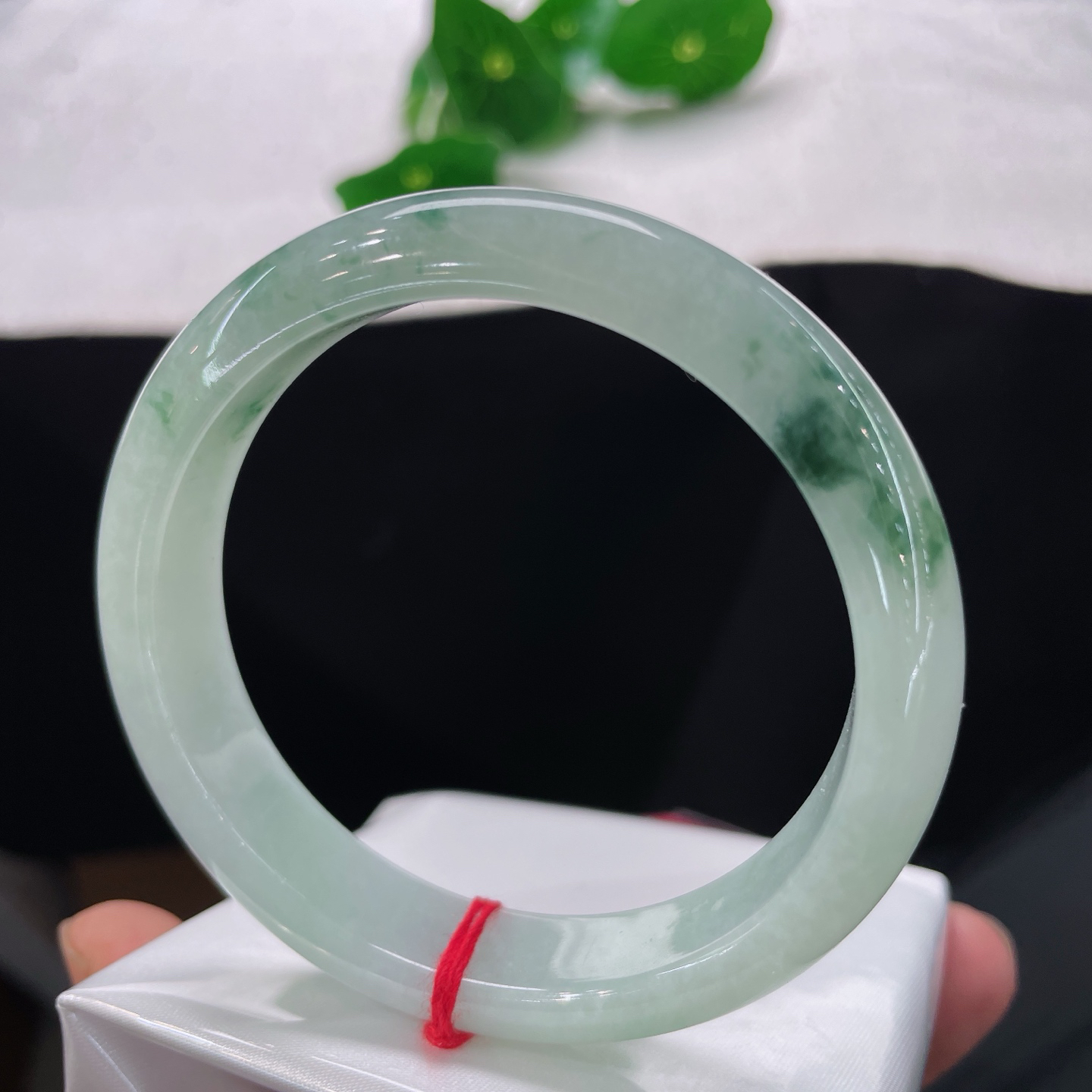 天然翡翠手镯，圈口57.6/12.6/7.8，冰飘花蓝绿花正圈，57/58可戴，玉润无声，翠影随行