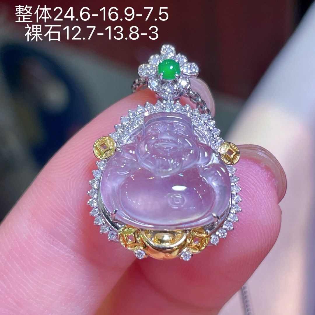 ️翡翠A货 佛公吊坠，高冰起光，料子冰润细腻，种老起光，18k金镶真钻，上身佩戴效果很好，尺寸如