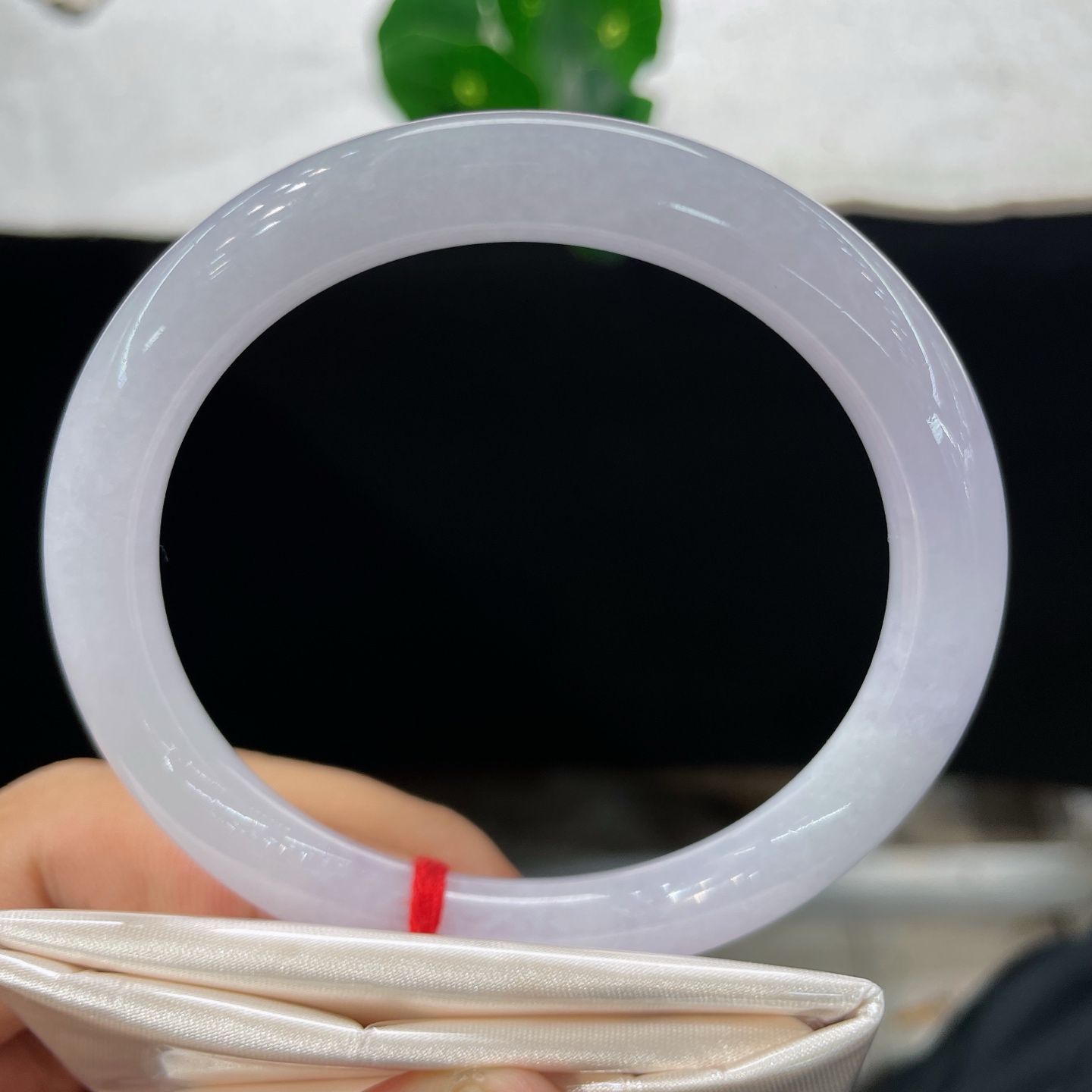 翡翠手镯 圈口60/9.1，冰紫美人镯，61/62可戴，淡淡紫罗兰柔光萦绕腕间，清浅温柔，微棉