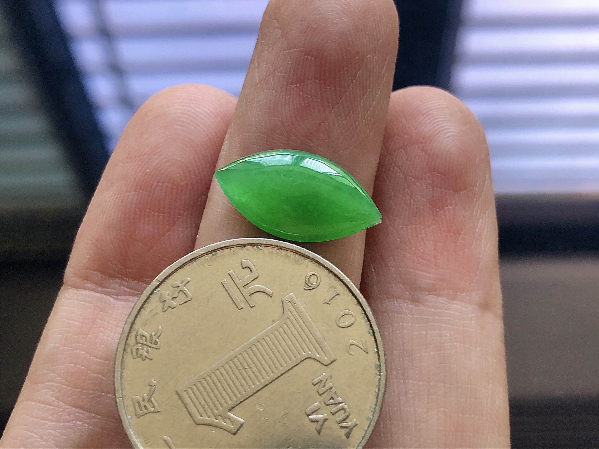 ️ 冰种阳绿马眼，色泽艳阳，通透水润，玉质细腻，夺目迷人，镶嵌效果，品相，无裂，尺寸17*9*2.6