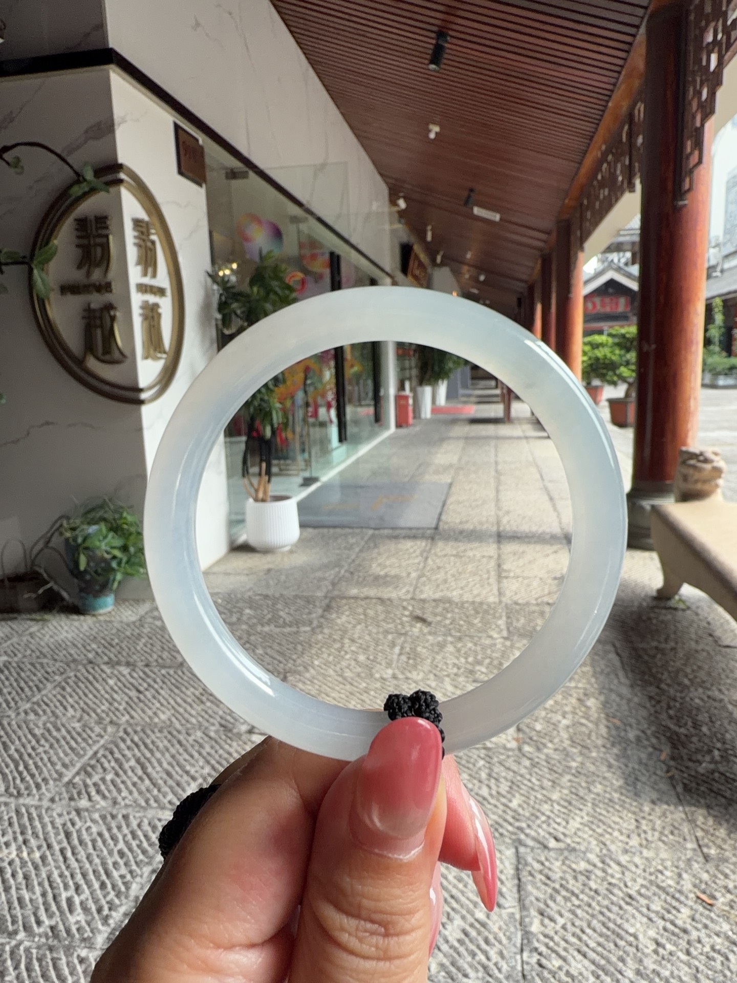 手镯圆条56 57，圈口56.1-8.3-7.3，编码0818P11，冰种白冰，晶莹剔透，水润，种老，无裂