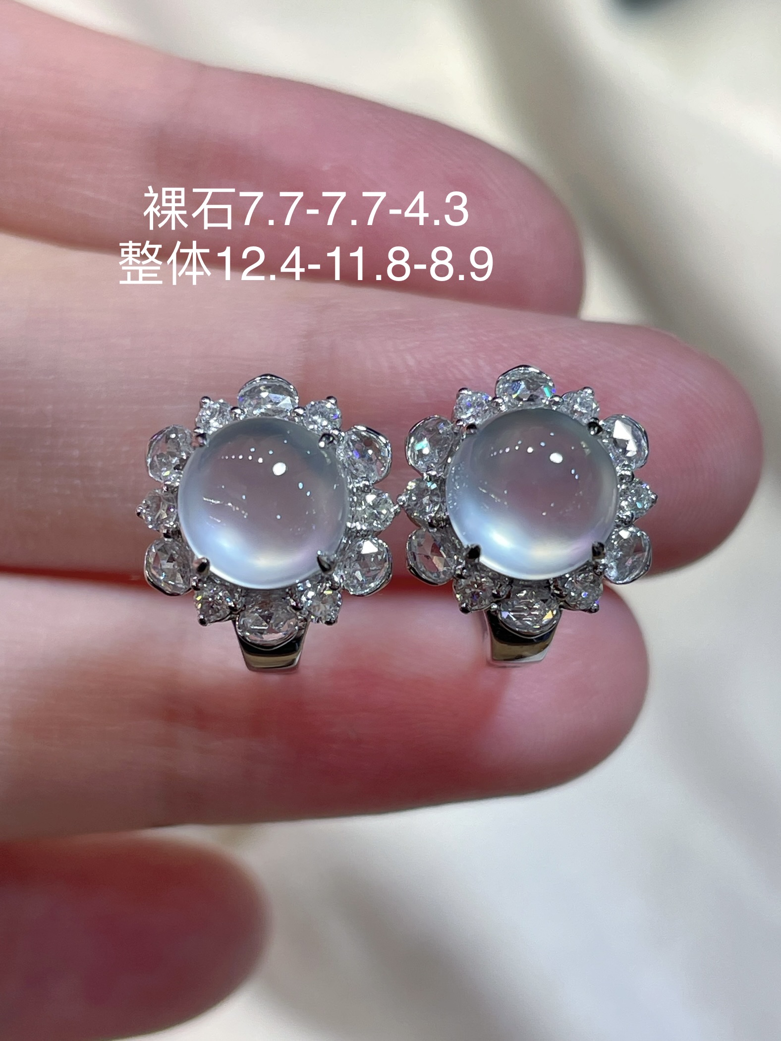 ️ 性比高端货 精品翡翠蛋面耳钉 料子饱满水润，种水 18k金镶嵌，款式时尚，12.4-11.8-