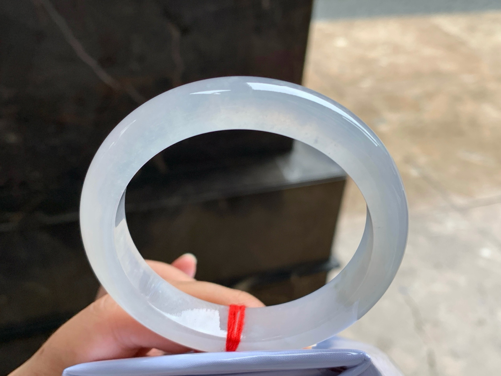 58-13-8.7
冰种手镯^_^荧光十足