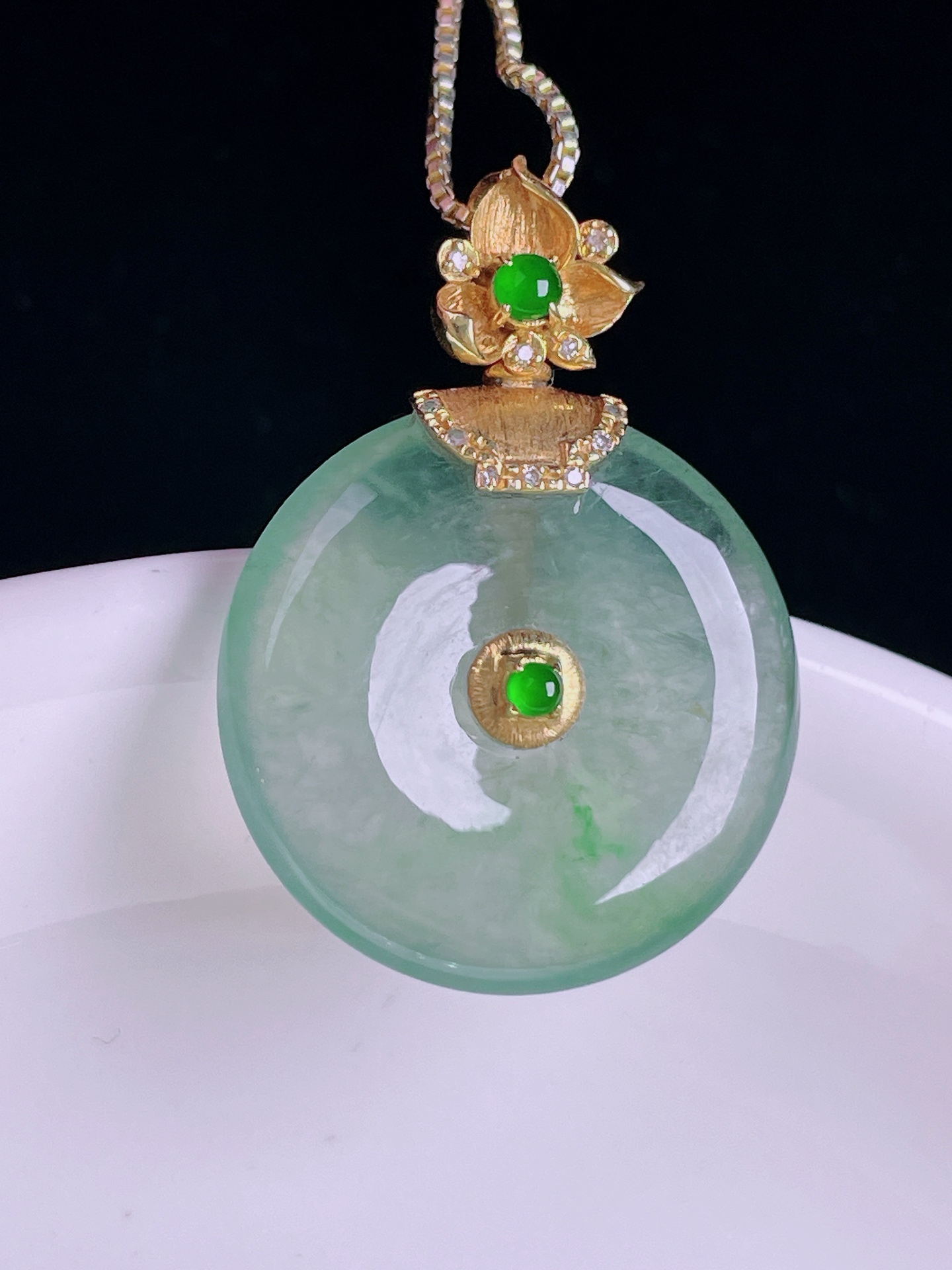 ️冰绿平安扣，18k镶嵌，老种起光，细底通透，尺寸：29裸石21.2/4mm0819