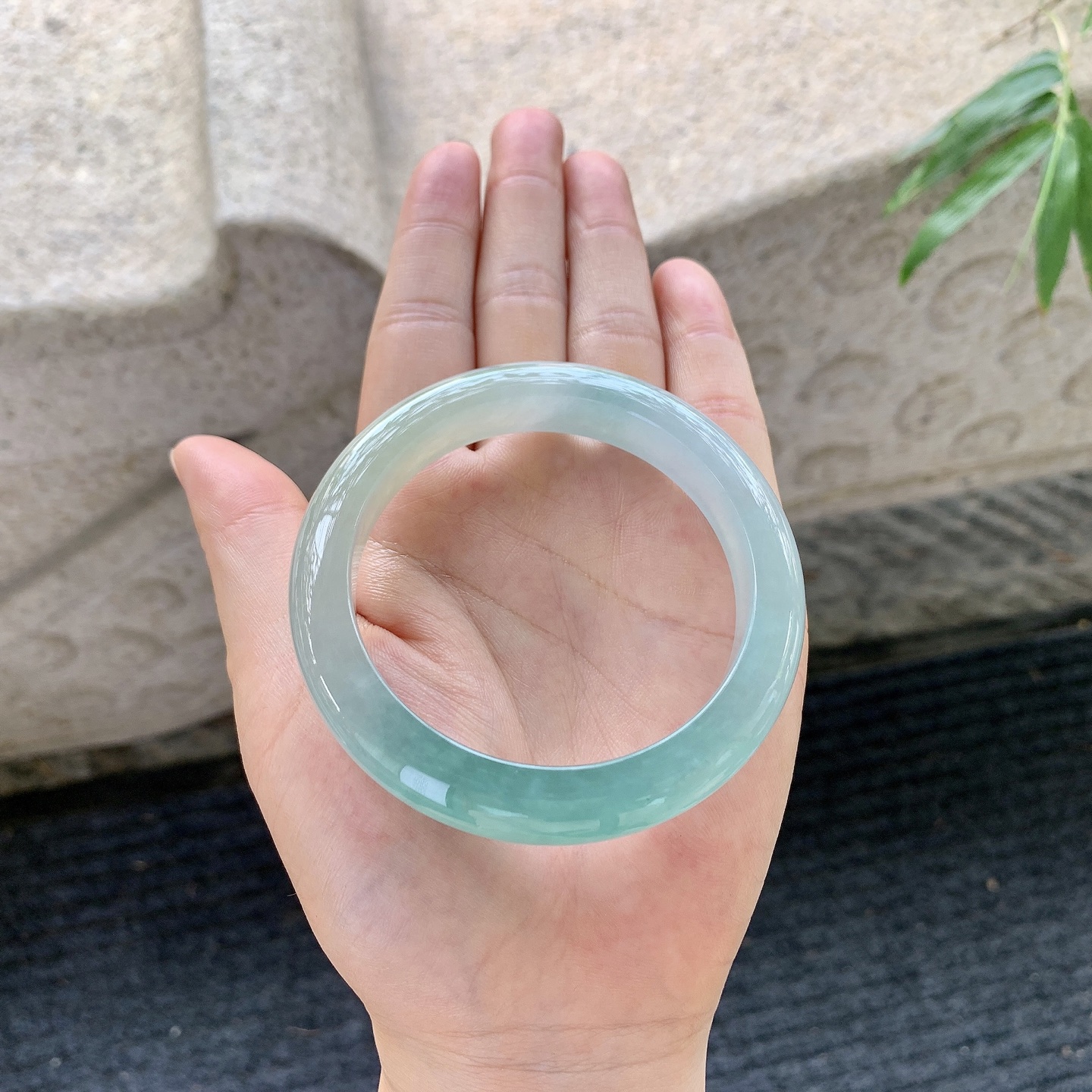 正圈54 55，圈口55.7/11.5/9，编码BA061190，描述冰糯晴蓝，水润，种老，细腻，打